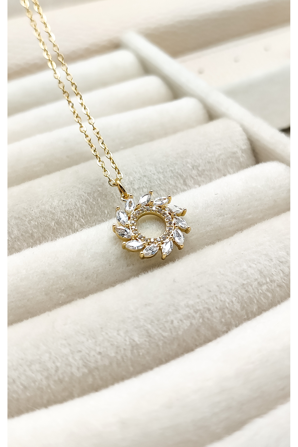 Minimal Ince Zincir Zirkon Taşlı 14 Ayar Altın Kaplama Halka Çelik Kolye