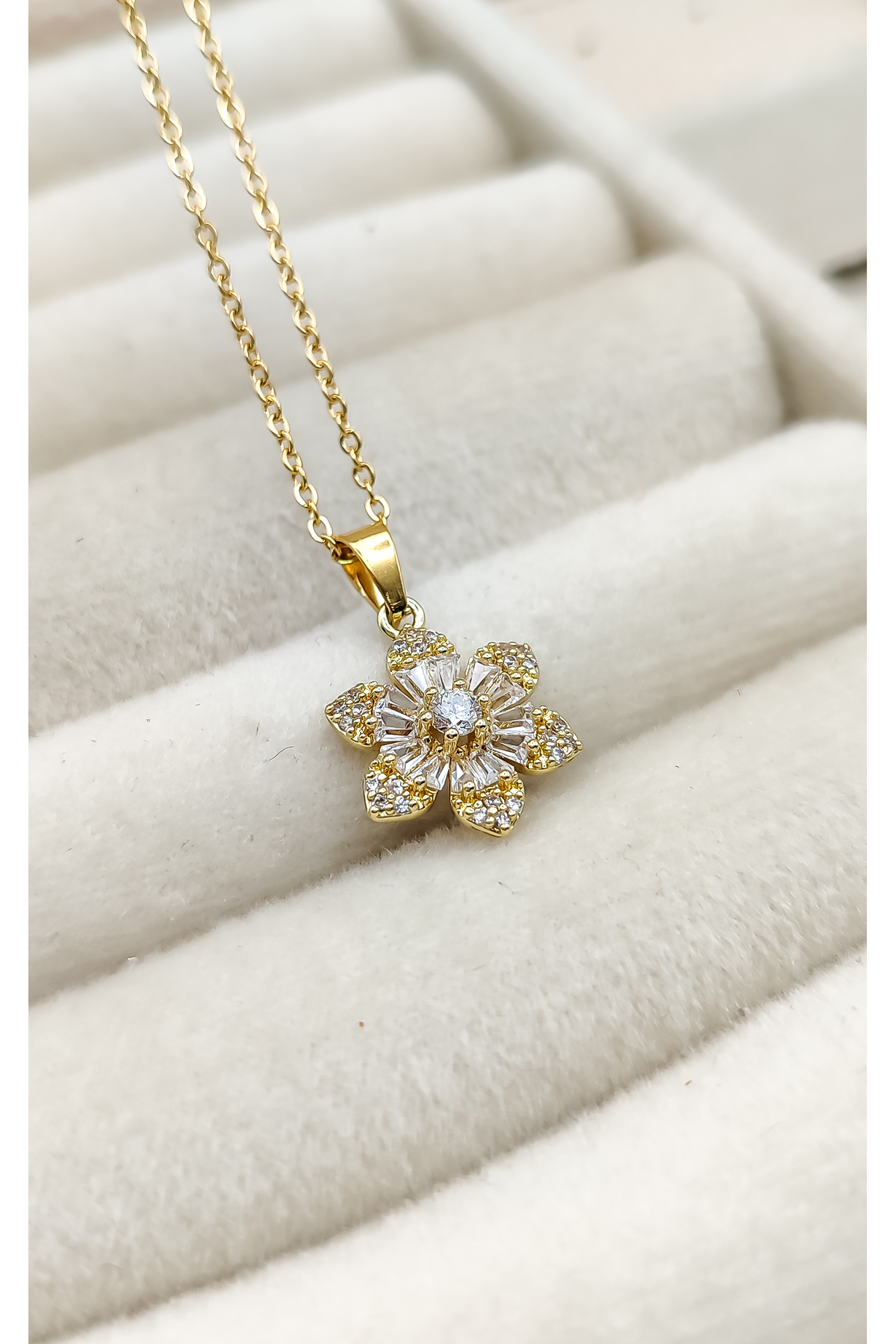 Çelik Kolye Gold Renk Minimal Ince Zincir Zirkon Taşlı Kar Tanesi 