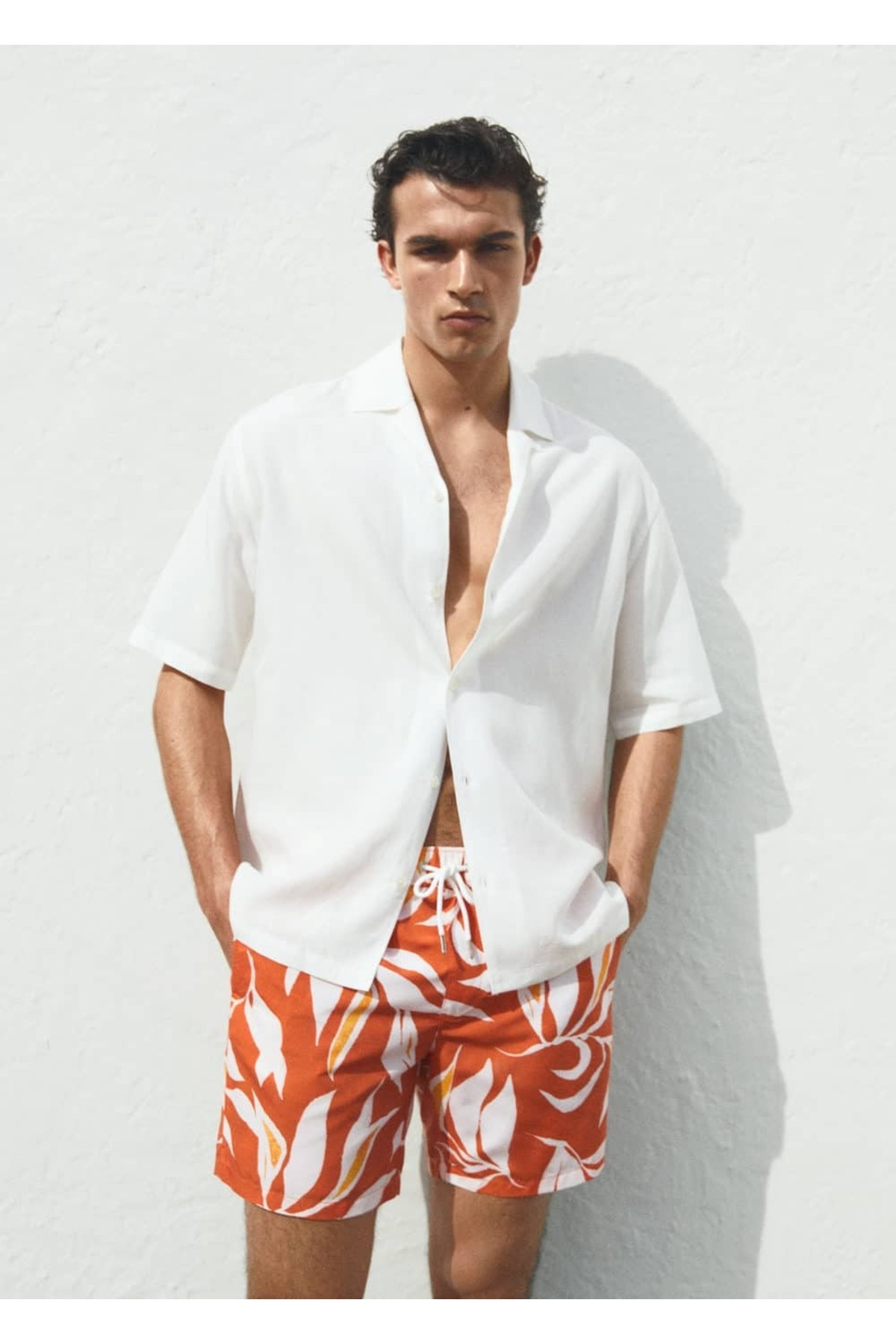 MANGO Man-Badeshorts mit tropischem Muster 6