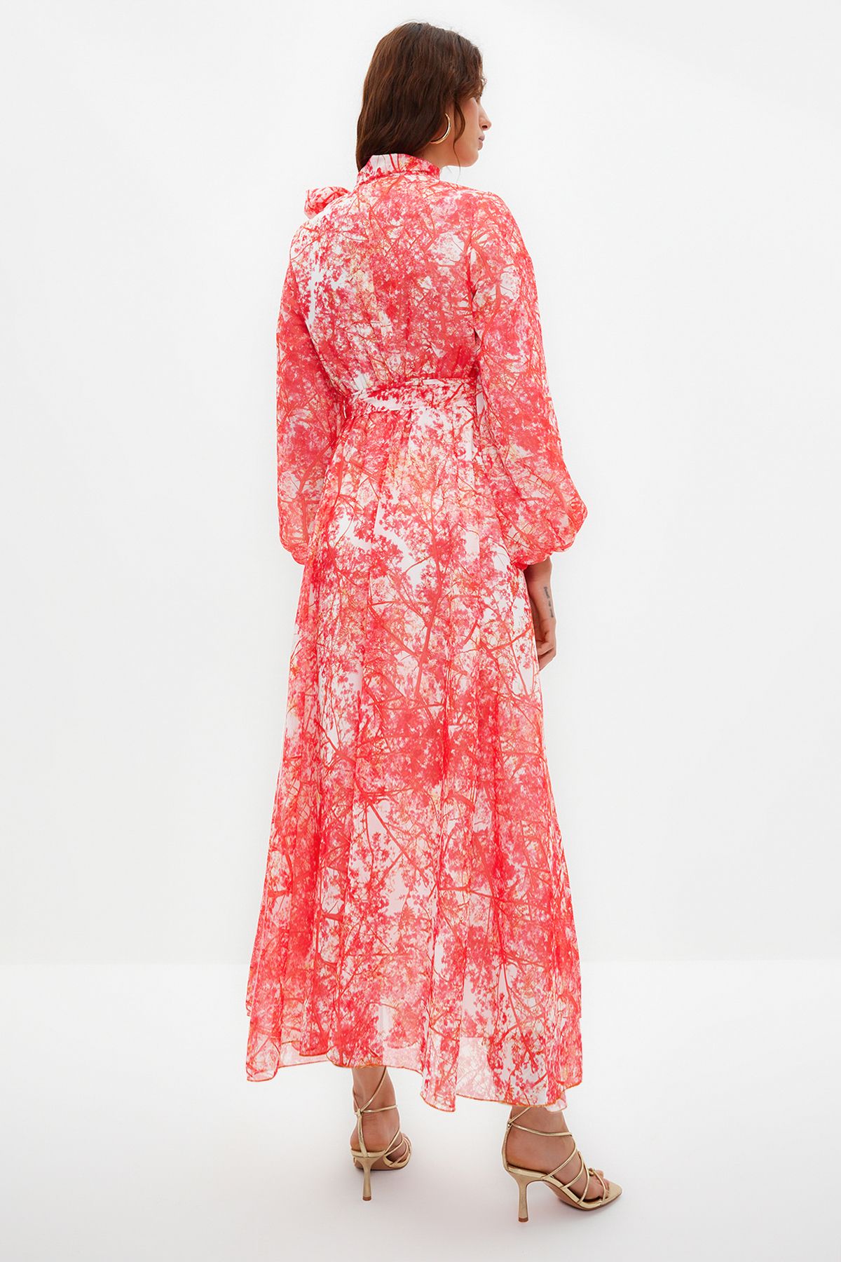 Trendyol Modest-Rotes, mit Blumenmuster gefüttertes, langes Chiffon-Abendkleid TCTSS24EB00040 6