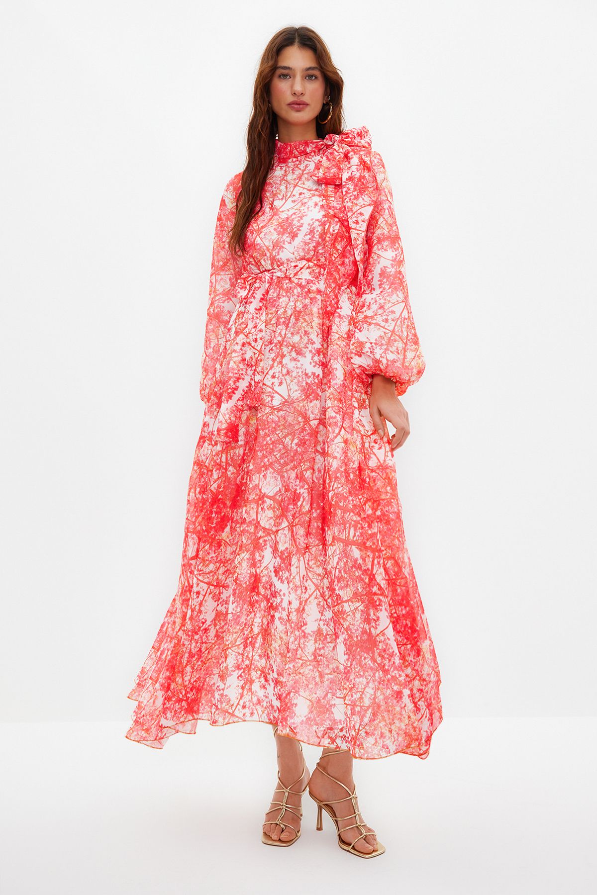 Trendyol Modest-Rotes, mit Blumenmuster gefüttertes, langes Chiffon-Abendkleid TCTSS24EB00040 3
