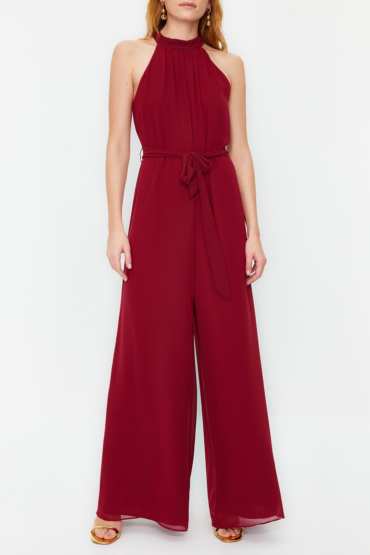 Trendyol Collection-Burgunderroter Maxi-Jumpsuit aus gewebtem Chiffon mit Gürtel und Futter TWOSS23TU00093 4