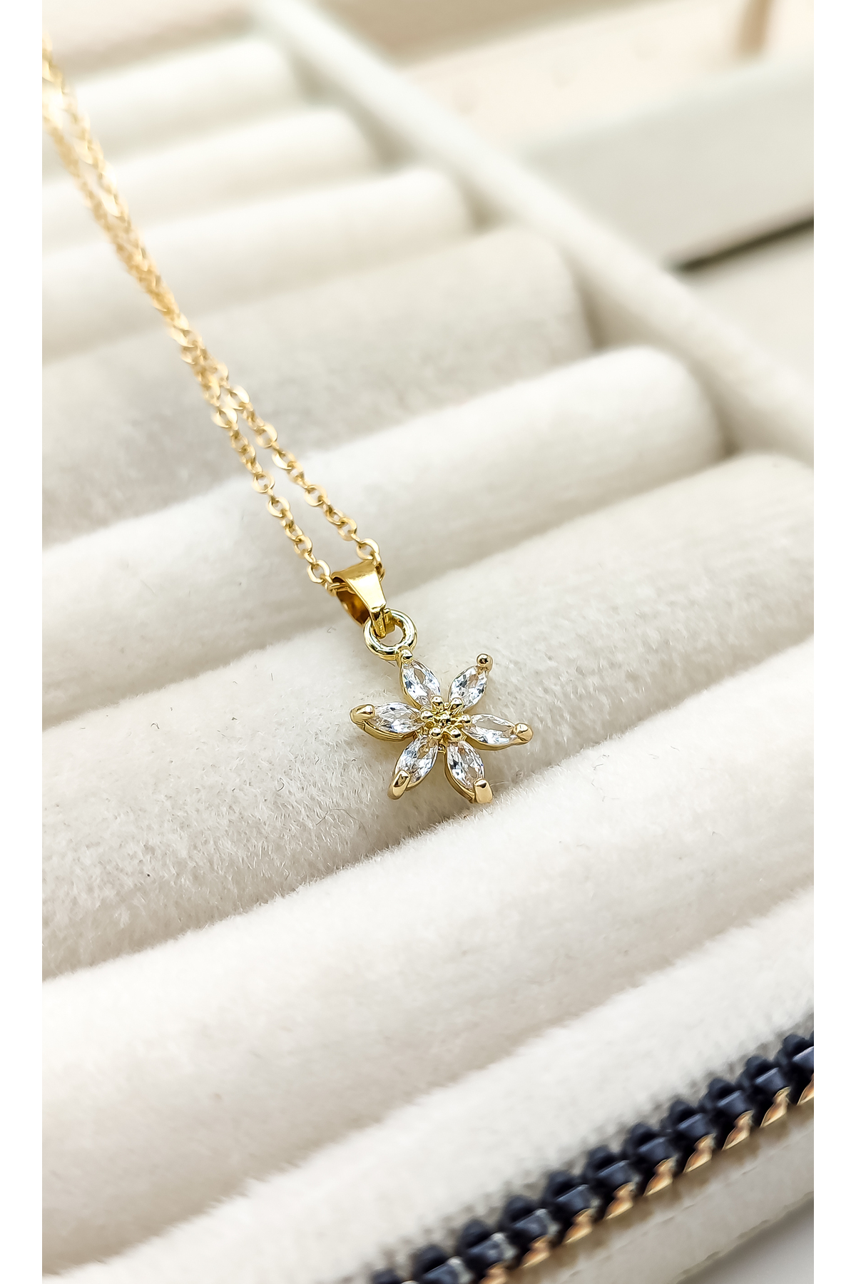 Minimal Ince Zincir Zirkon Taşlı Kar Tanesi Çelik Kolye