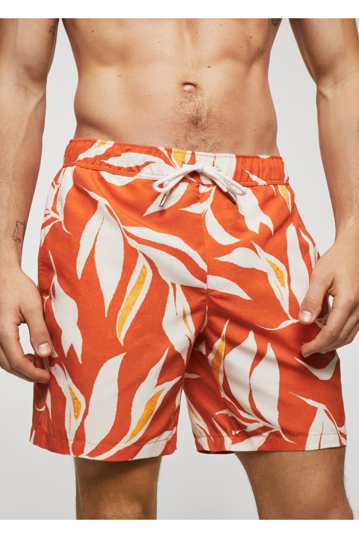 MANGO Man-Badeshorts mit tropischem Muster 8