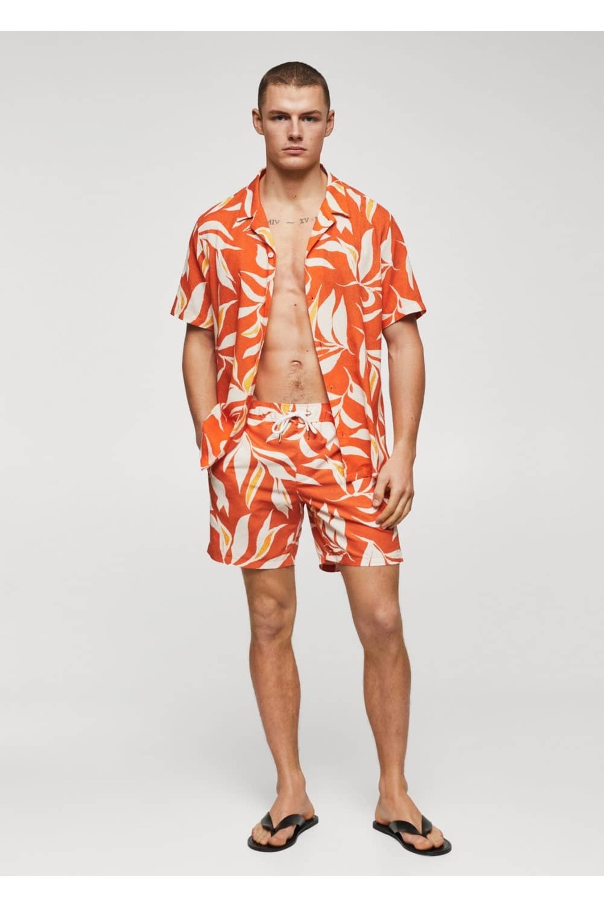 MANGO Man-Badeshorts mit tropischem Muster 2