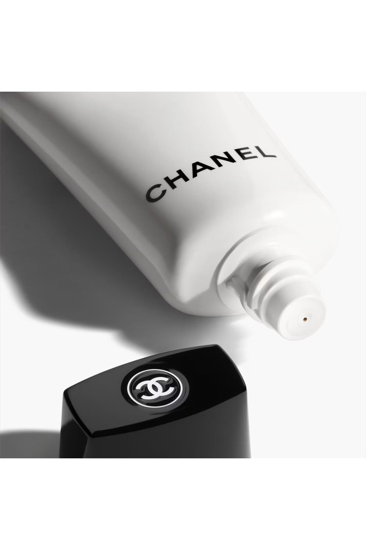 Chanel کرم مرطوب کننده CC کرم با  با محافظ SPF50 رنگ هلویی روشن