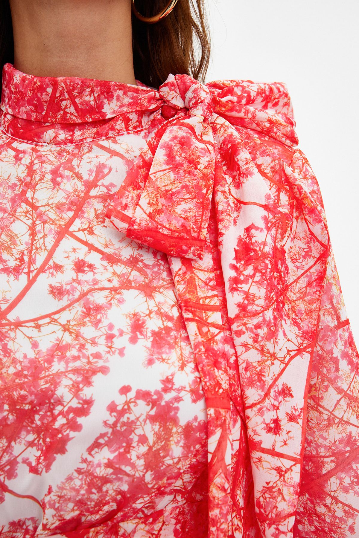 Trendyol Modest-Rotes, mit Blumenmuster gefüttertes, langes Chiffon-Abendkleid TCTSS24EB00040 2
