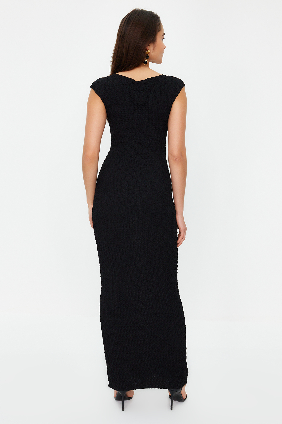 Trendyolmilla  Siyah Dokulu Kumaş Fitted/Vücuda Oturan Ay Kol Örme Esnek Midi Kalem Elbise TWOSS24EL00103 - Görsel 6