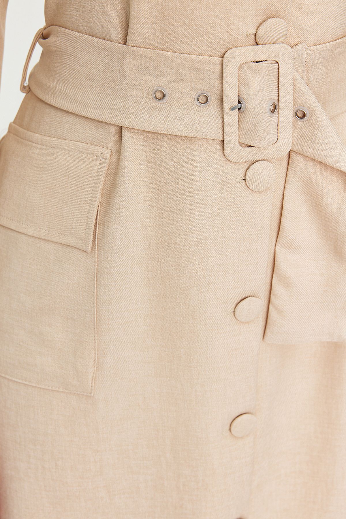 Trendyol Modest-Gewebtes Hemdkleid im Leinen-Look mit Steingürtel und Knöpfen TCTSS24EB00017 6