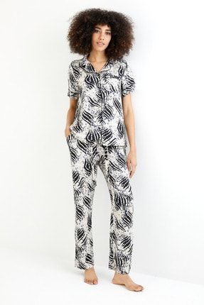 Kadın Beyaz Siyah Dokuma Kısa Kol Önden Düğmeli Pijama Takımı Vina015