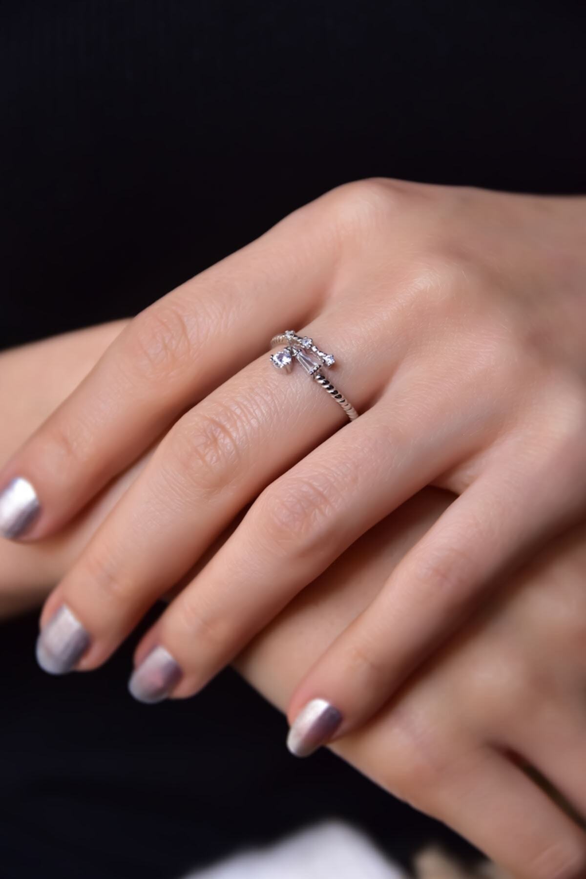 Sinsirella 925 Ayar Gümüş Rodyum Kaplama Ayarlanır Baget Taşlı Sallantılı Tektaş Yüzük