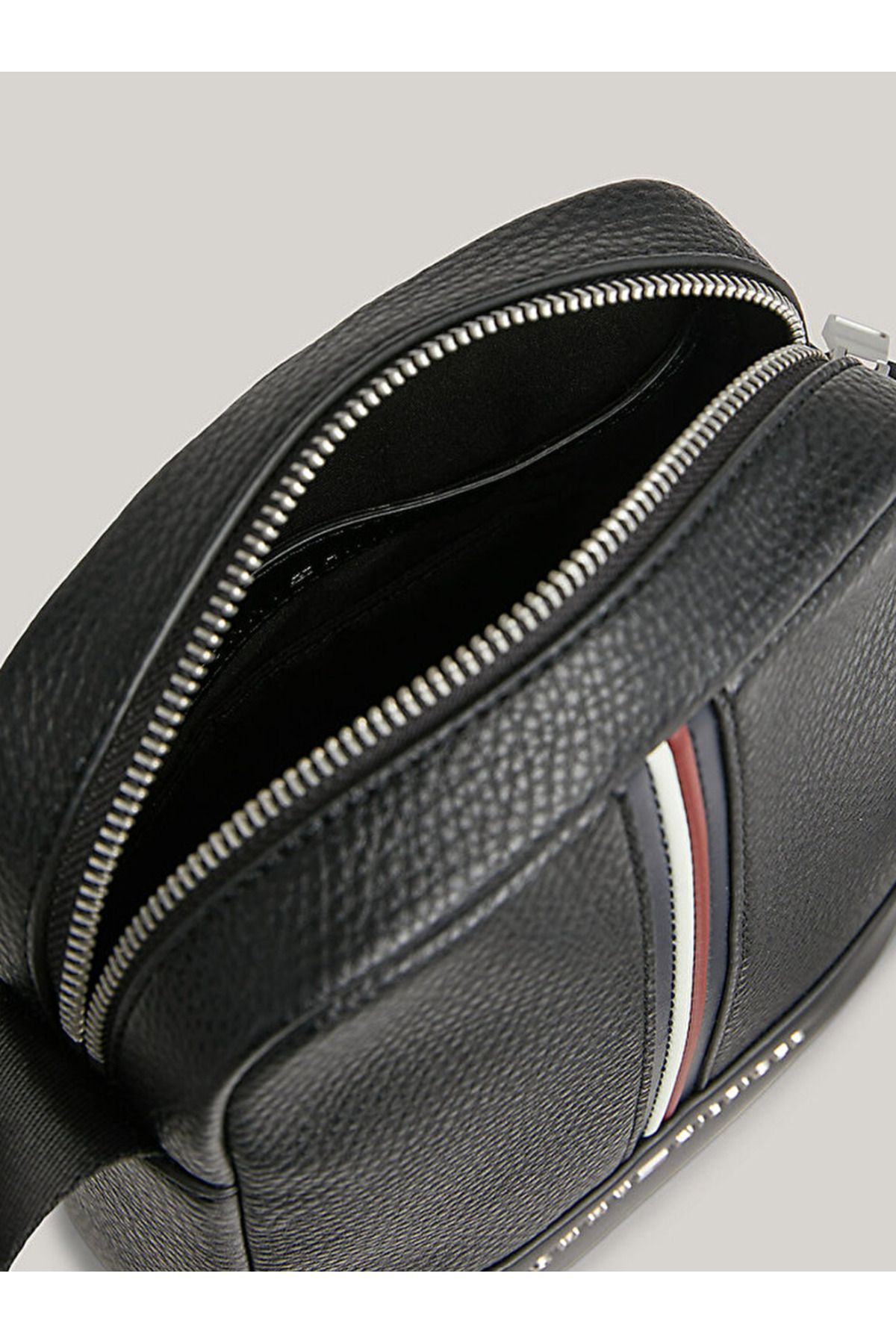Mini reporter bag tommy hilfiger hotsell
