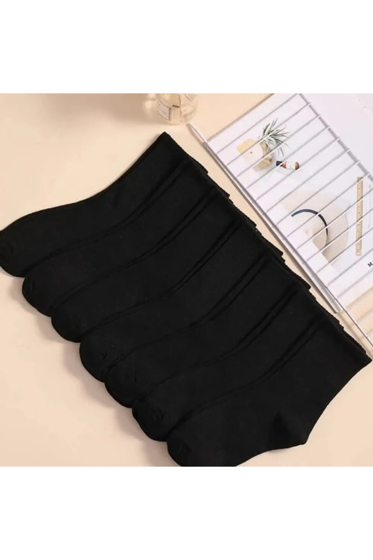 7 Pairs of Women's Black and White Stripeless College Tennis Socks