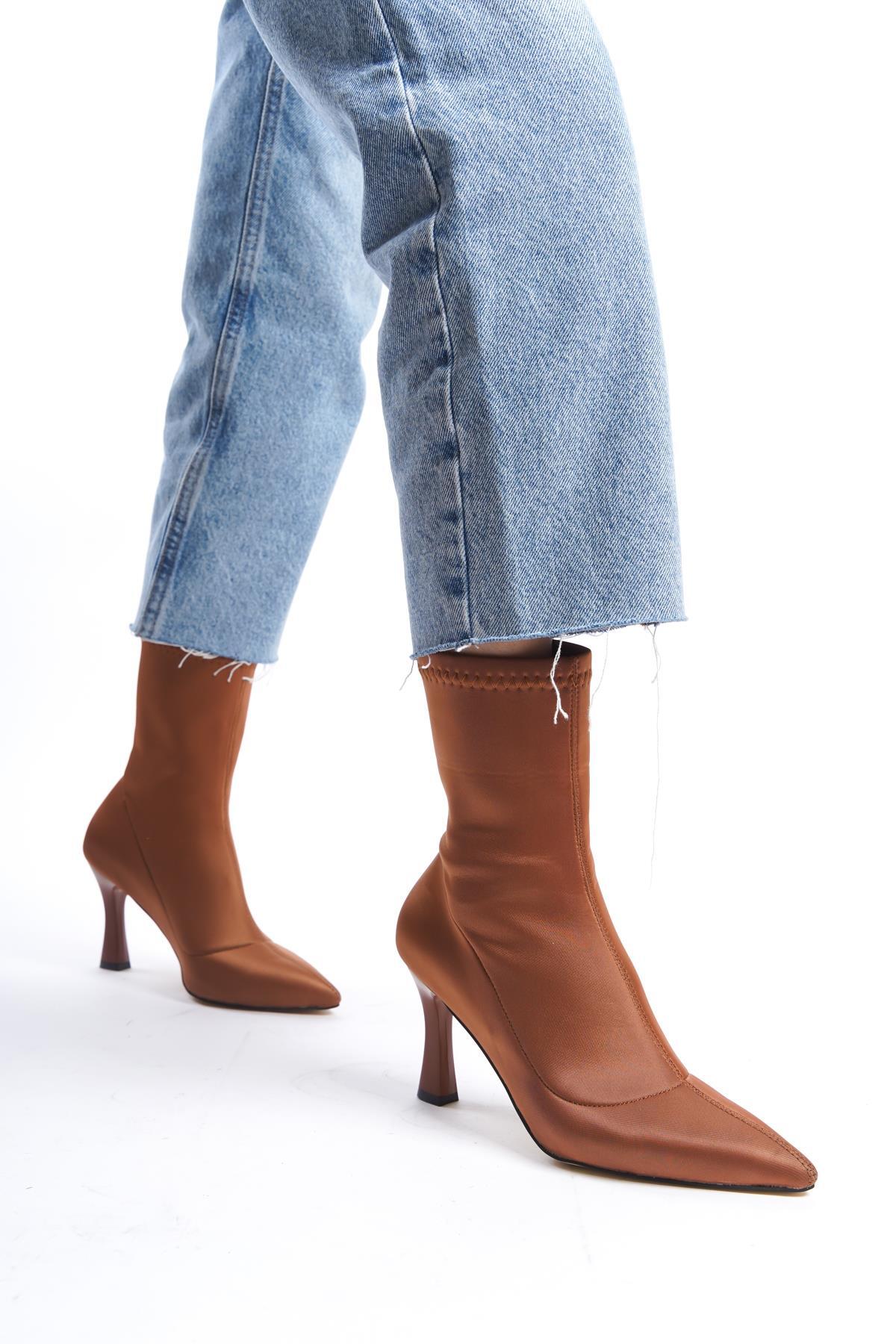 Women's Short Heeled Brown Stretch Boots