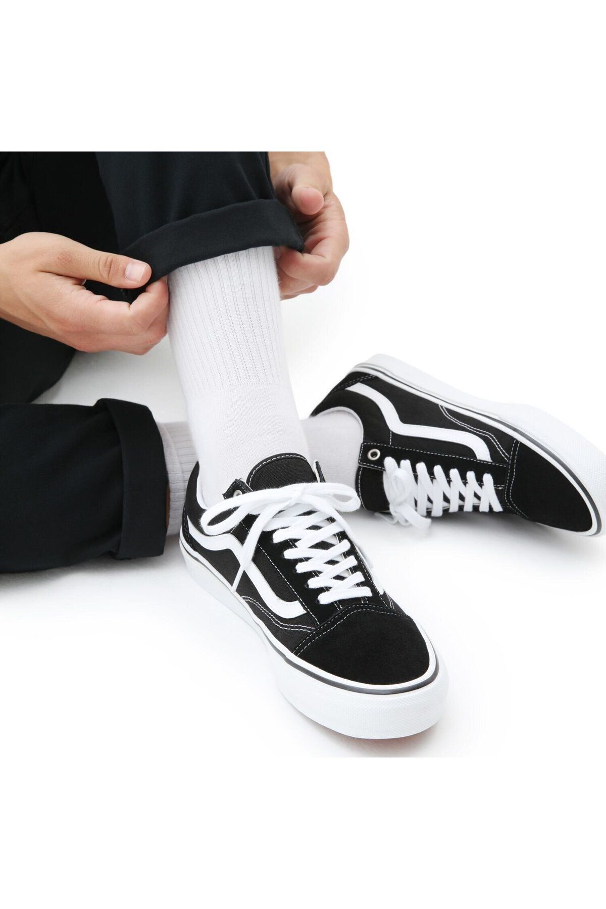 Vans old skool on feet shorts 2025