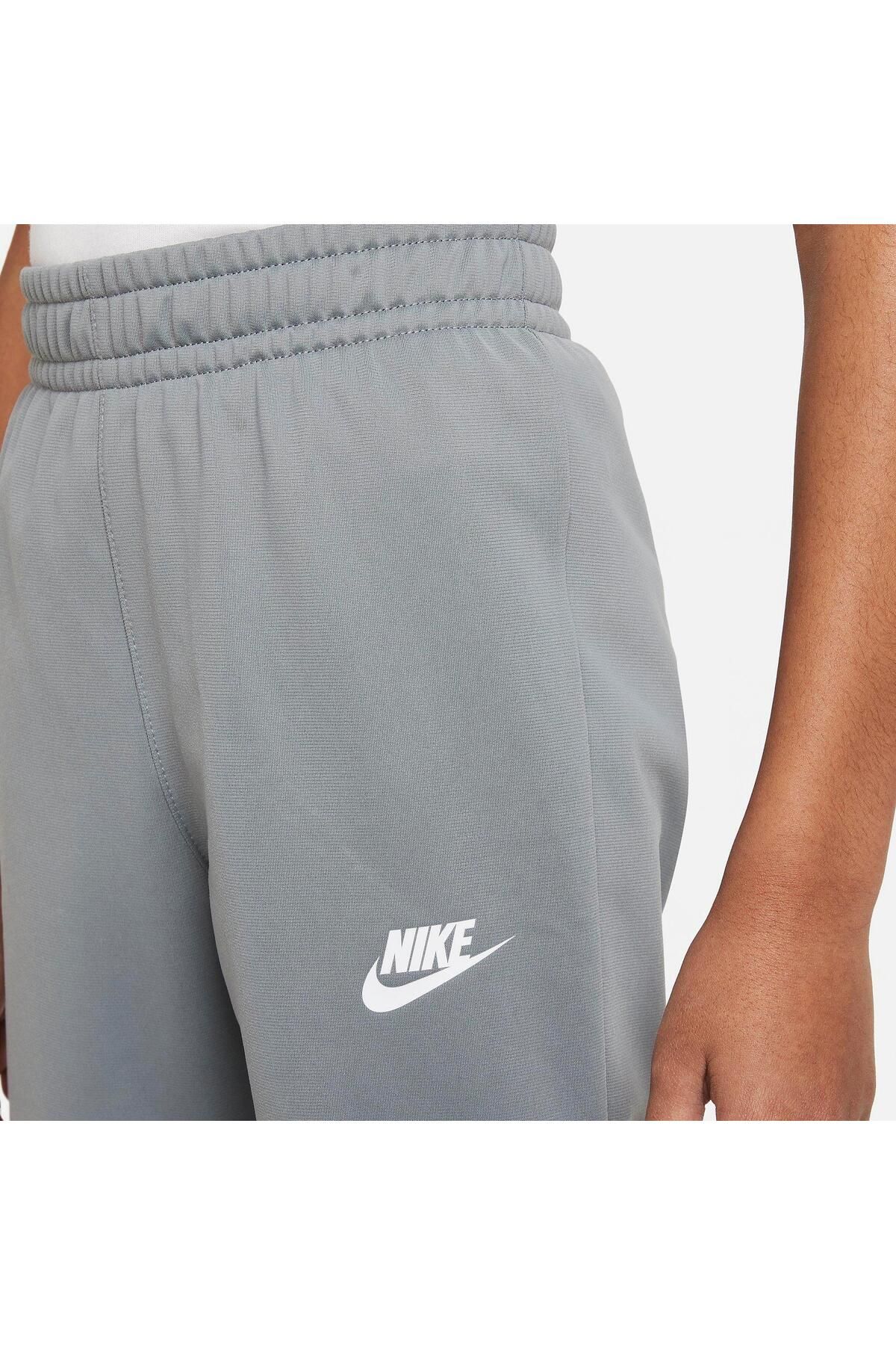 Nike Sweatsuit set Gray Regular fit Trendyol