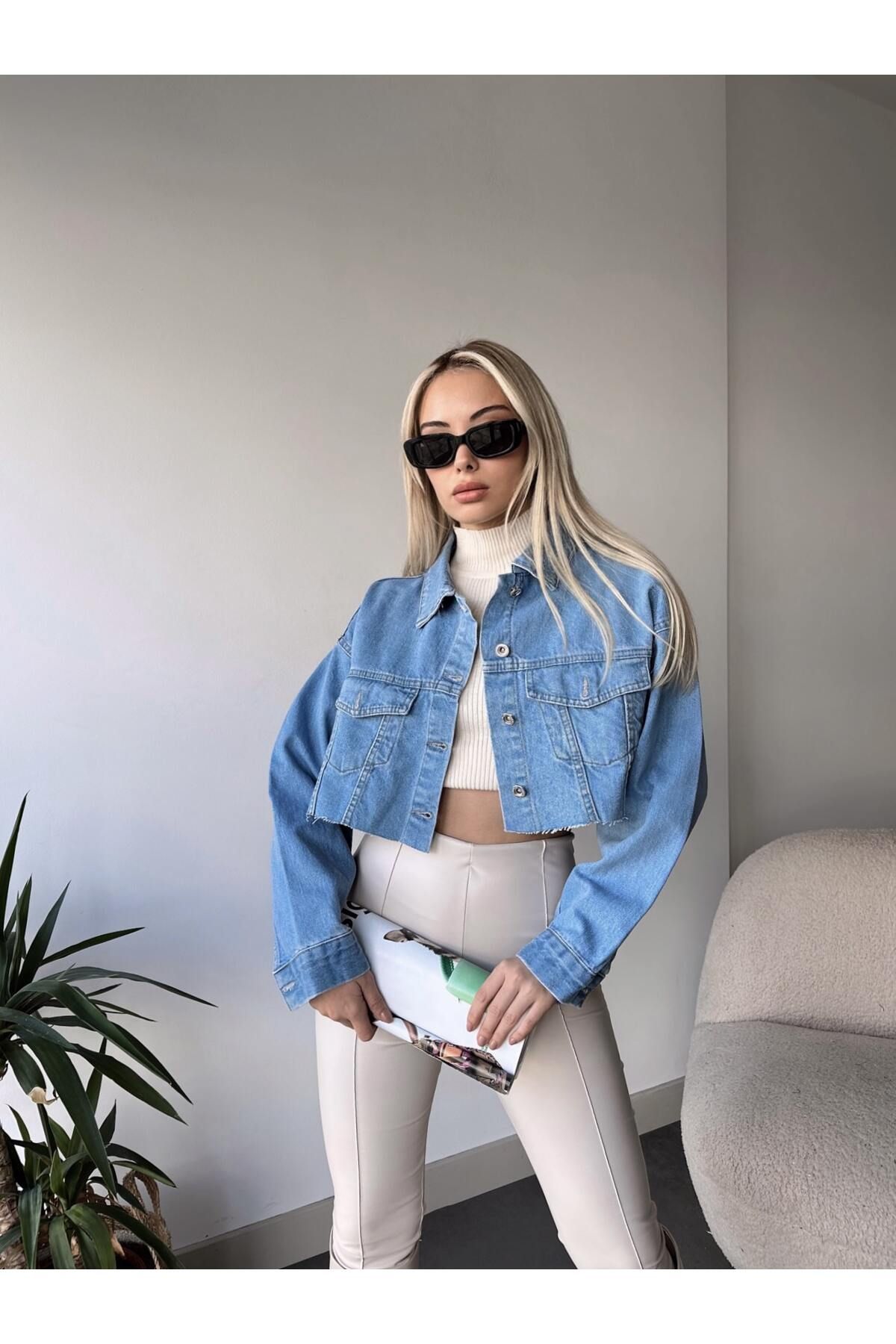ÇEÇİM-WOMEN'S DOUBLE POCKET LASER CUT CROP DENIM JACKET ZYN-58394 3