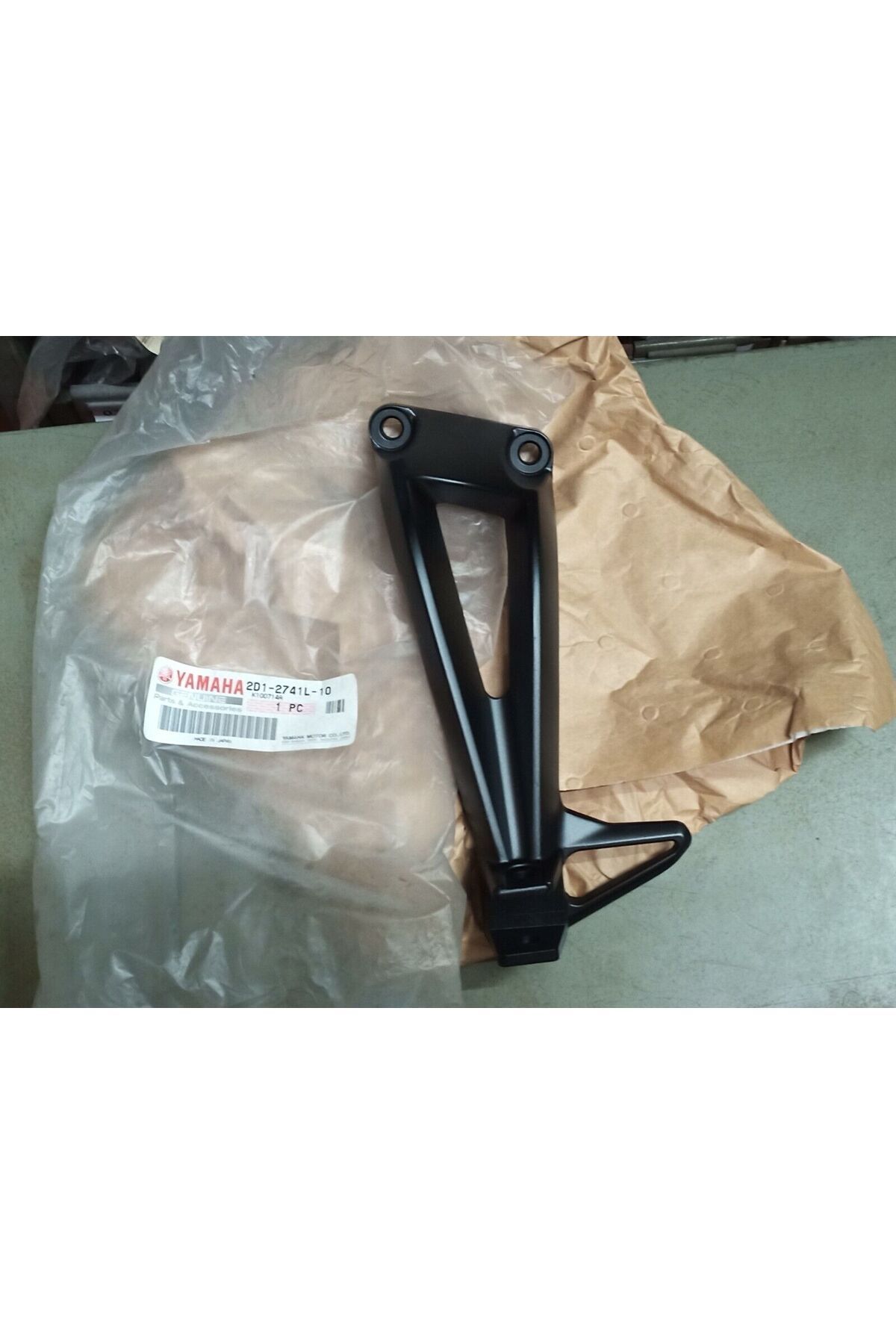 Yamaha-FAZER 800 FAZER8 FZ8 LEFT YLCU STEP BRACKET SOIL BRACKET 2D1-2741L-10 2