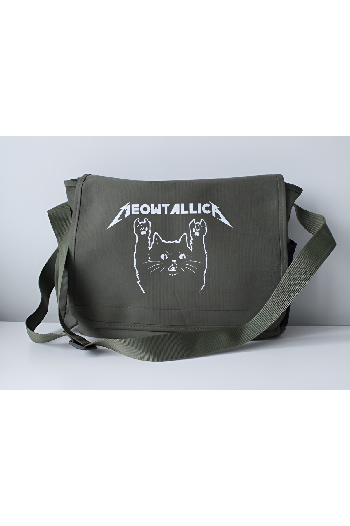 DEEFWEAR Meowtallica Baskılı Postacı Çanta/ Bag Ayarlanbilir Kemer ve Fermurlı Cepler