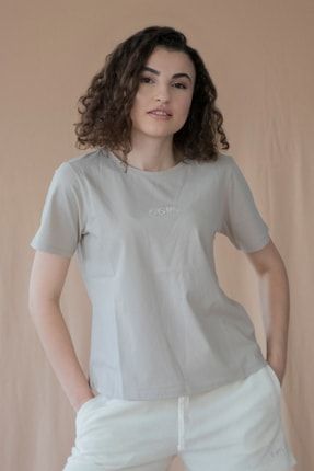 Kadın Kum Rengi Nakış Detaylı Basic T-shirt C-TOP-94 S15994