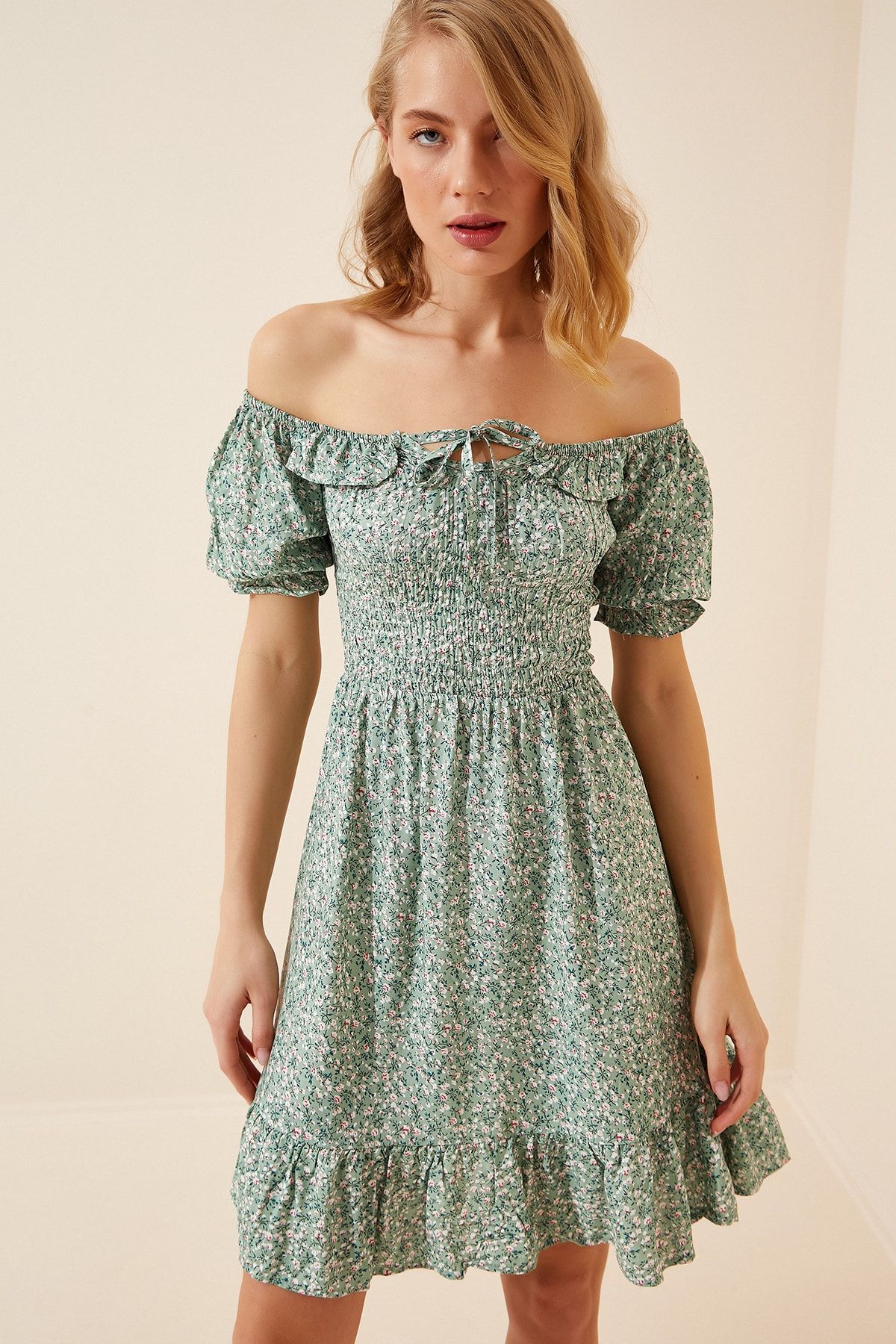 Happiness İstanbul Kleid Grün Gerüschter Saum Fast ausverkauft