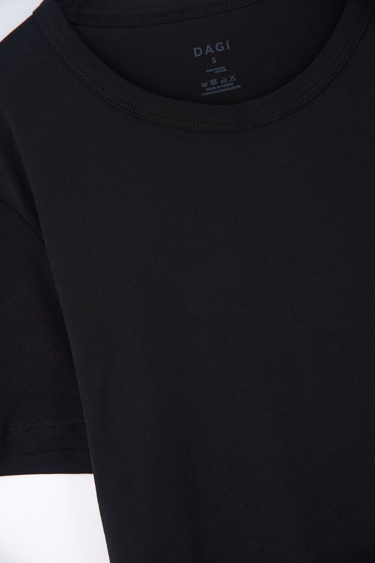 Dagi-O Neck Black T-Shirt 3