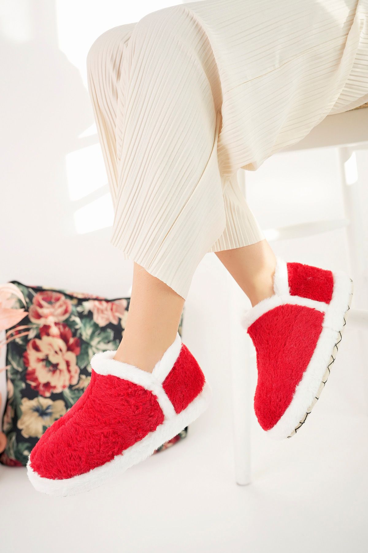 Thick best sale fluffy slippers