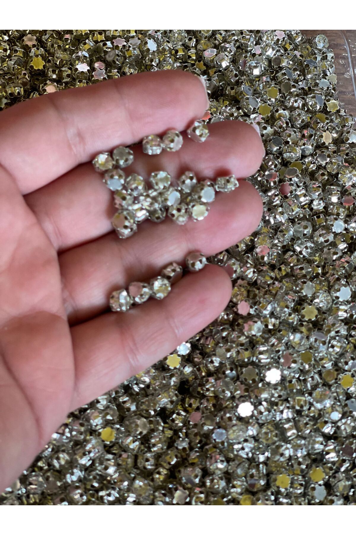 5 MM 50 GR YILDIZ GÜMÜŞ RENK KASALI DELİKLİ BEYOĞLU TAŞI DİKİŞ NAKIŞ ZİRKON TAŞ
