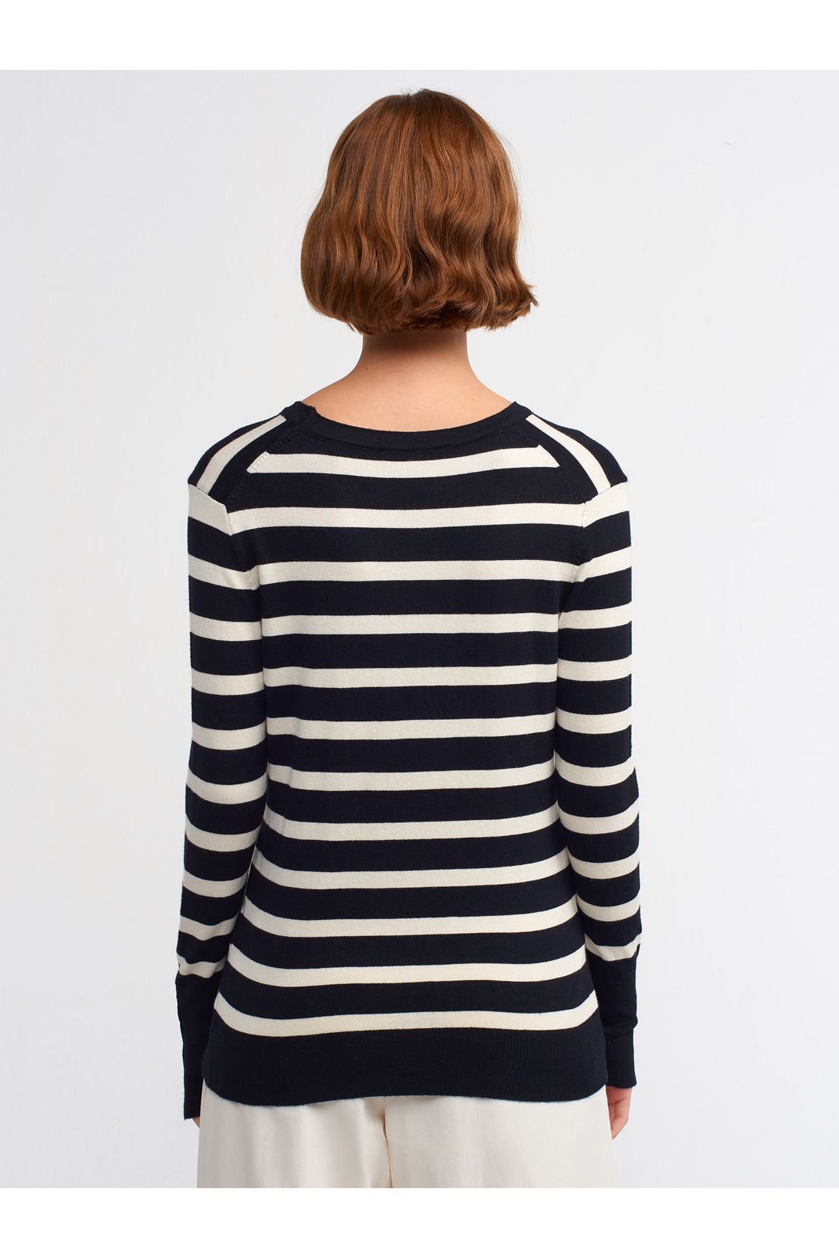 Mid outlet sleeve sweater
