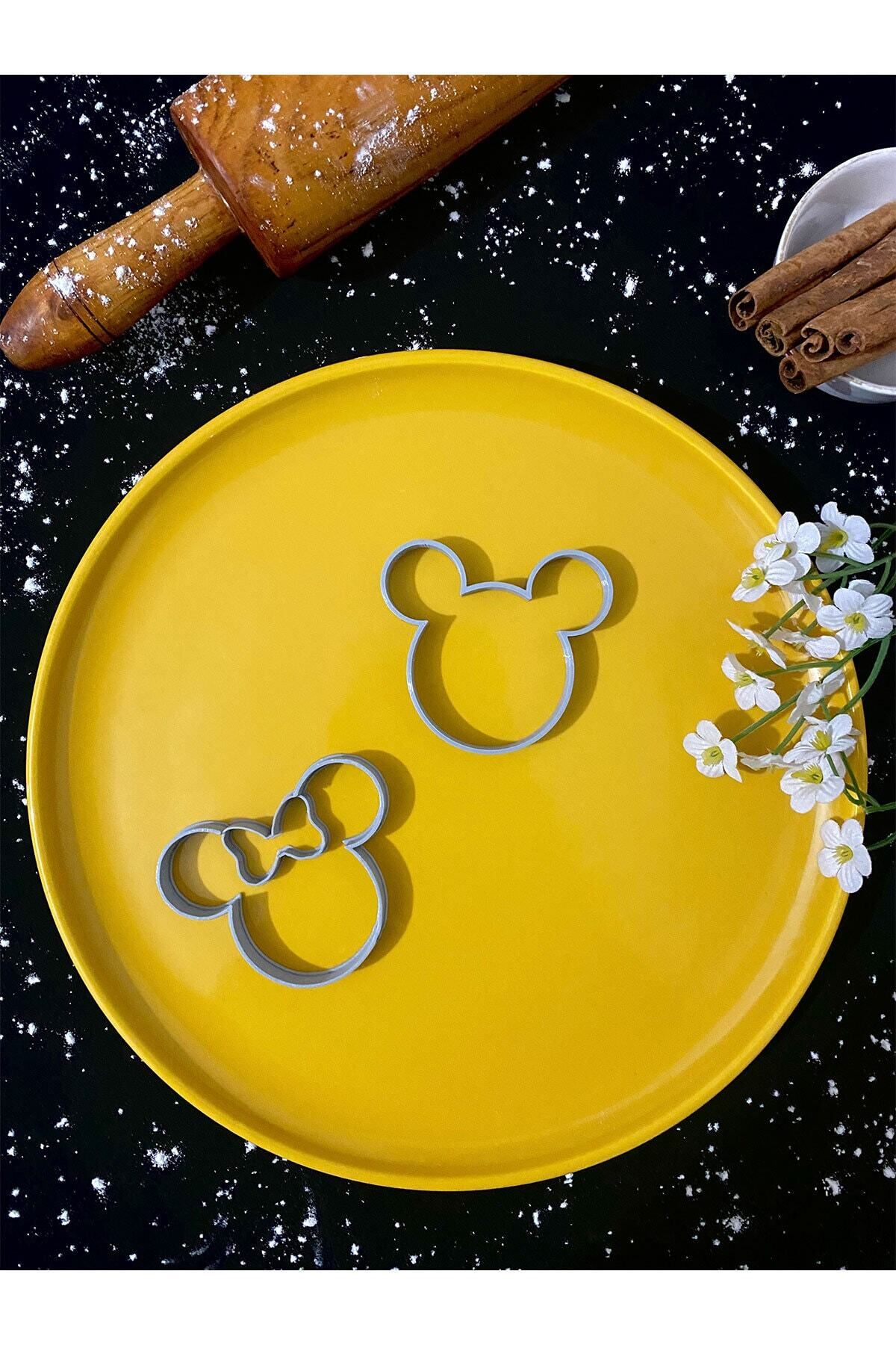 Main Collectibles-Mickey and Minnie Mouse 2-Piece Cookie Mold Cookie Shaper Cookie Cutter Set 2
