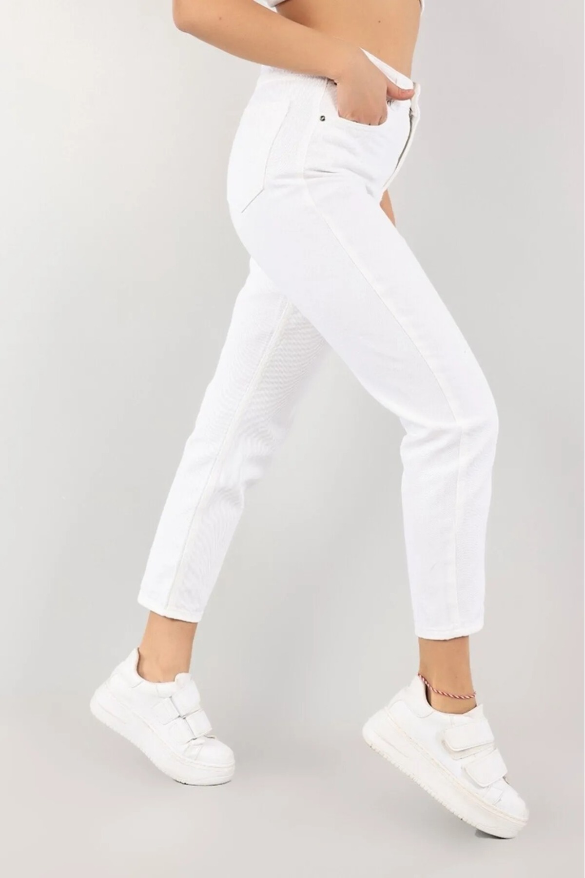 comfort jeans  Beyaz Yüksek Bel Yumuşak Dokunuşlu Rahat Kesim Mom Jean Kot Pantolon - Görsel 4