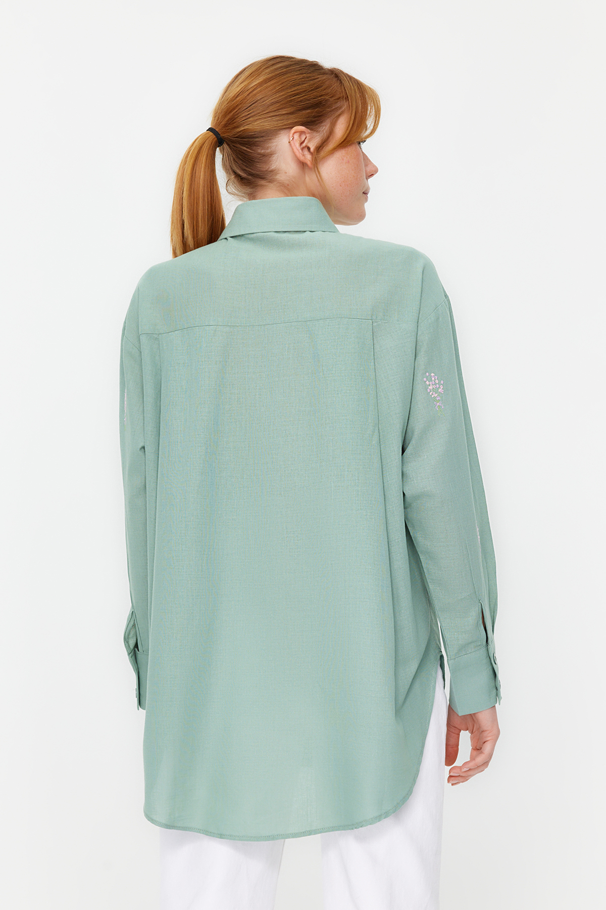 Trendyolmilla  Haki Çiçek Nakış Detaylı Pamuklu Oversize Geniş Kesim Dokuma Gömlek TWOSS22GO0246 - Görsel 7