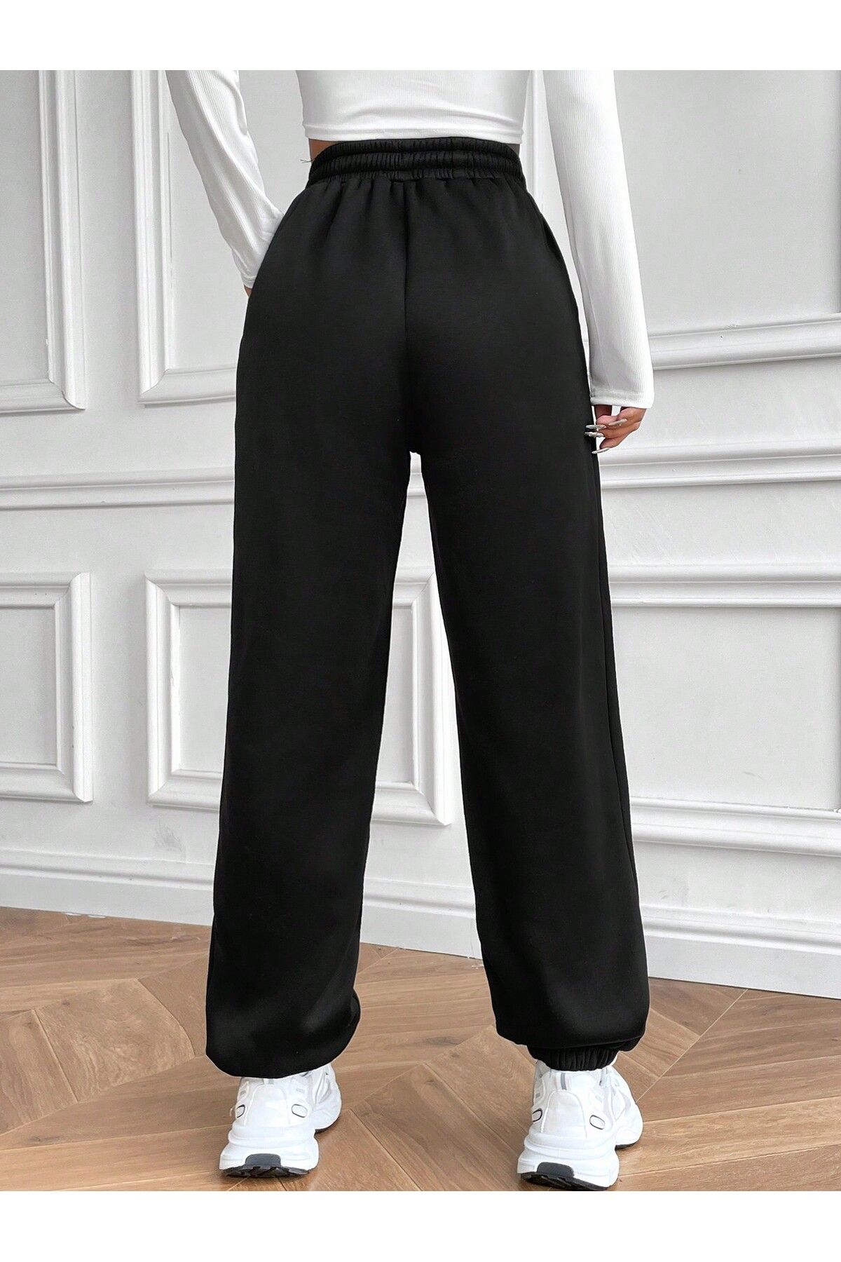 Drippy-String Waist Sweatpants - Heart and Expression Embroidered 2