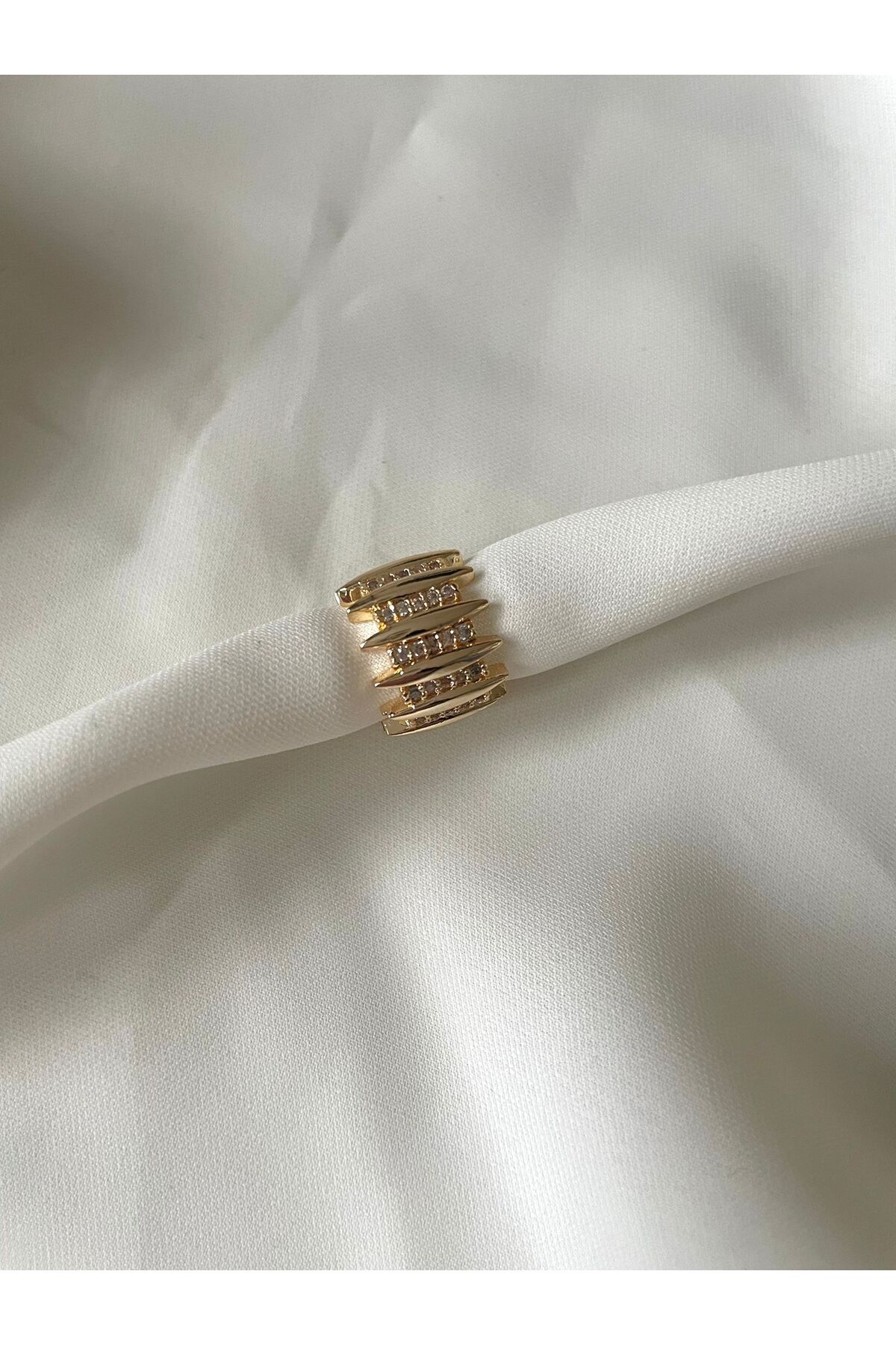 Zigzag kıkırdak küpe
