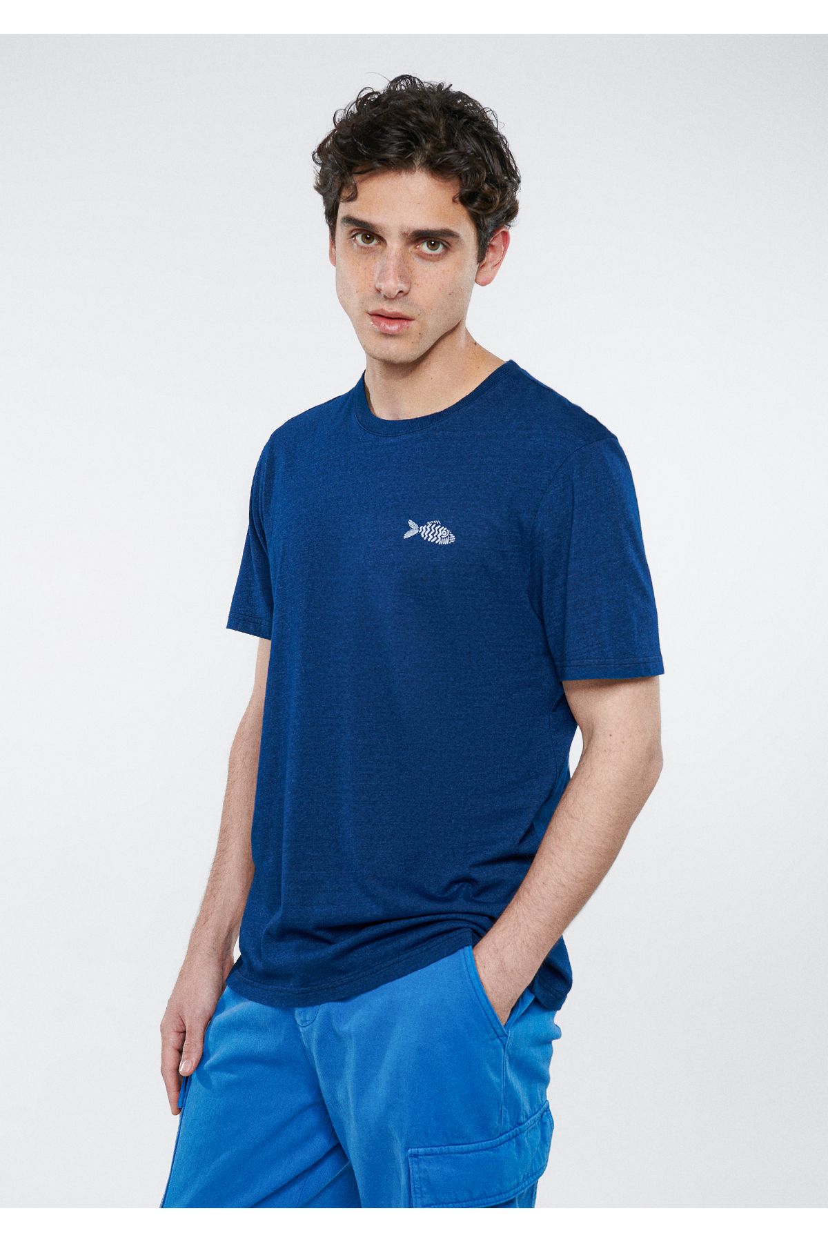 Mavi تی شرت آبی چاپ شده به صورت معمولی مناسب / برش 0611547-18790
