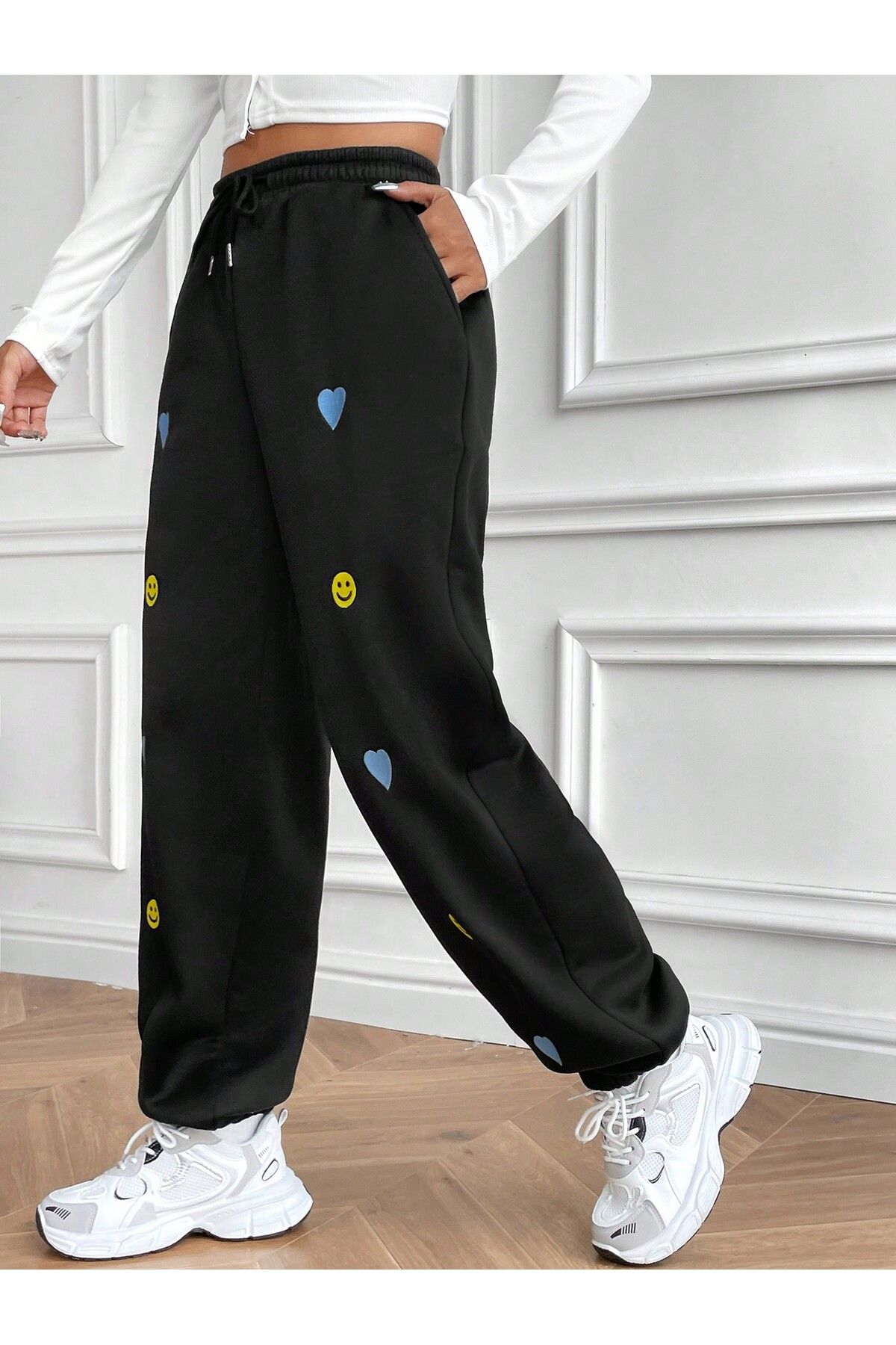 Drippy-String Waist Sweatpants - Heart and Expression Embroidered 3