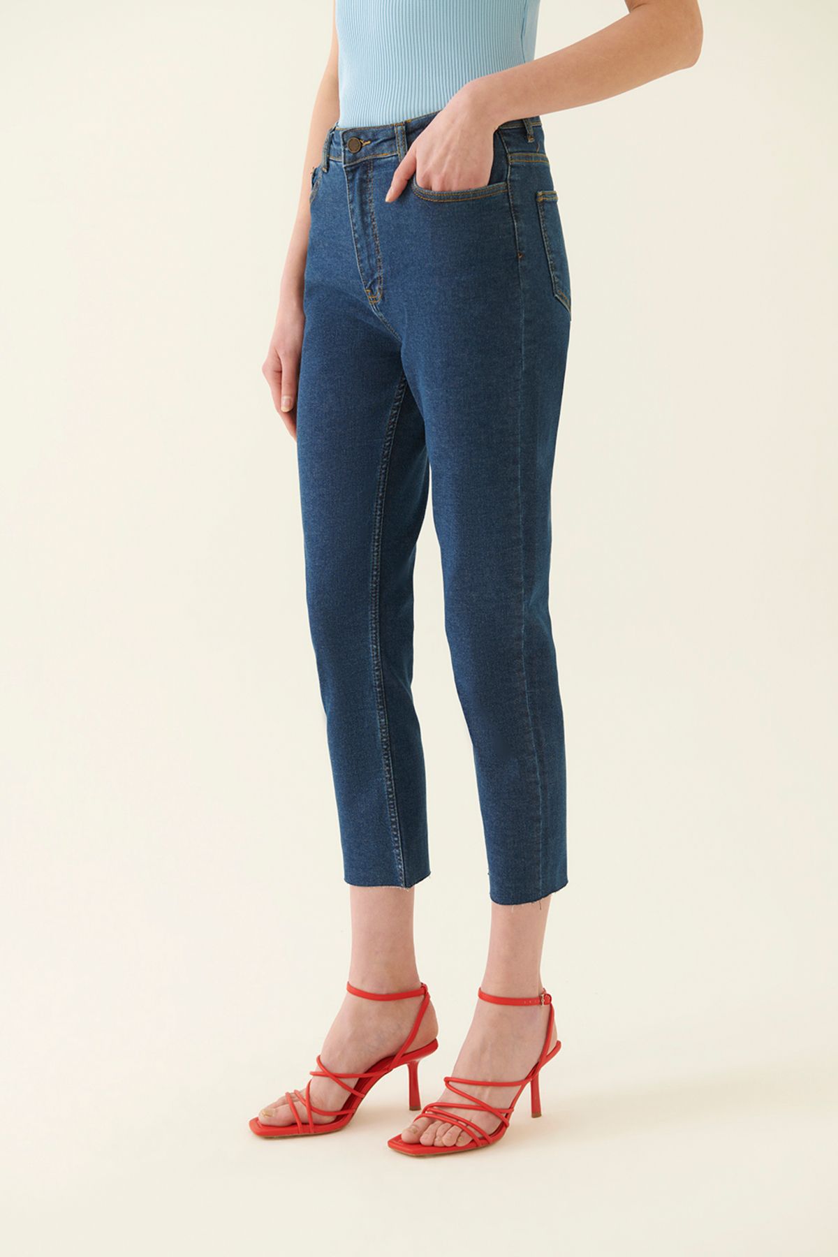 Perspective-Romets Jeanshose für Damen in normaler Passform, knöchellang, mittlere Taille, marineblau 5