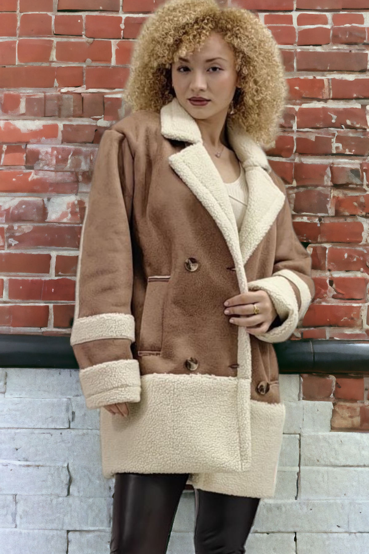 COMFORTABLE FIT SUEDE LEATHER COAT WITH DOUBLE-BREASTED CLOSURE WITH FULL FUR INSIDE