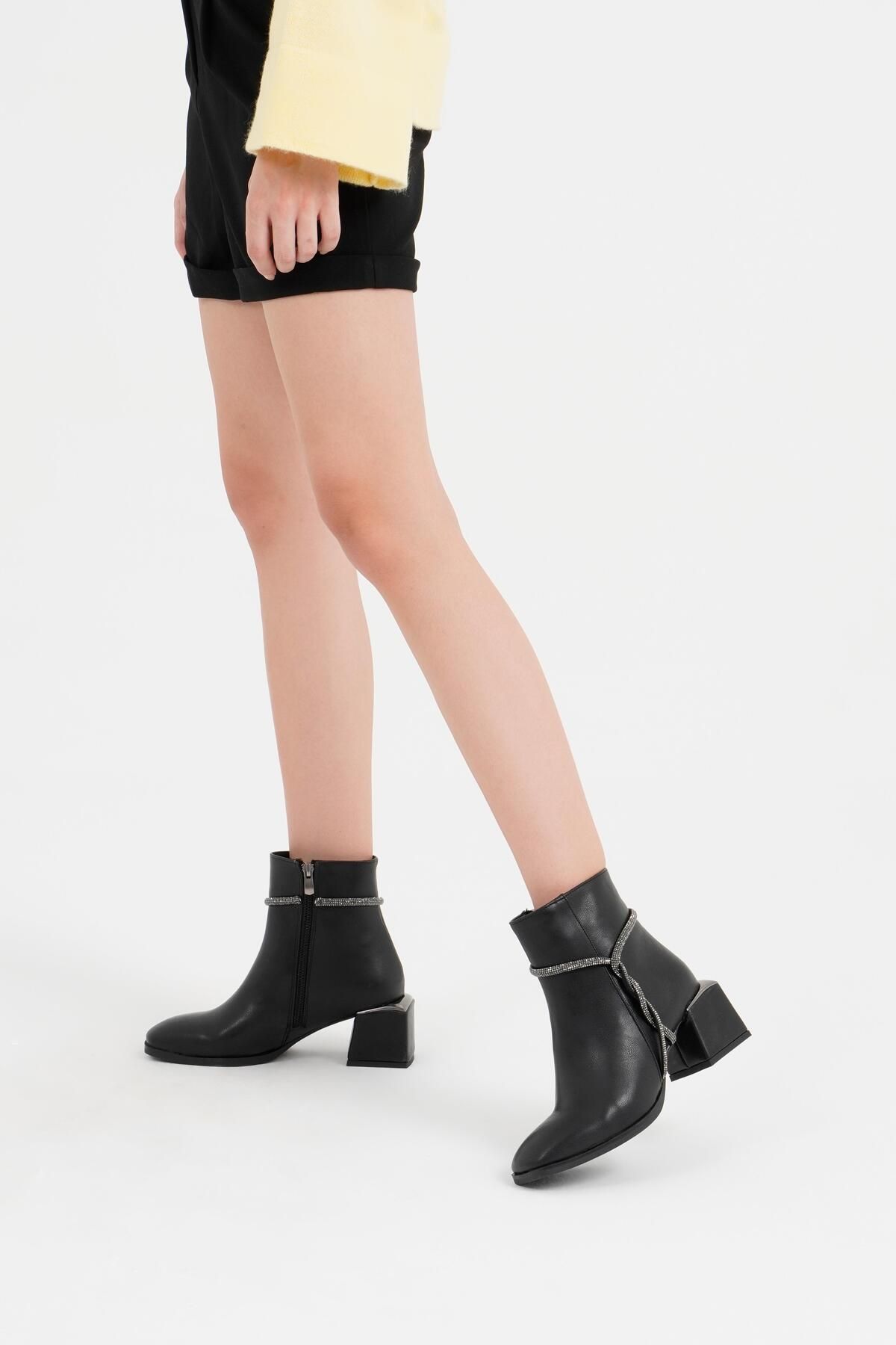 CZ London Women s Heeled Boots Round Toe Shoes with Knot Accessory