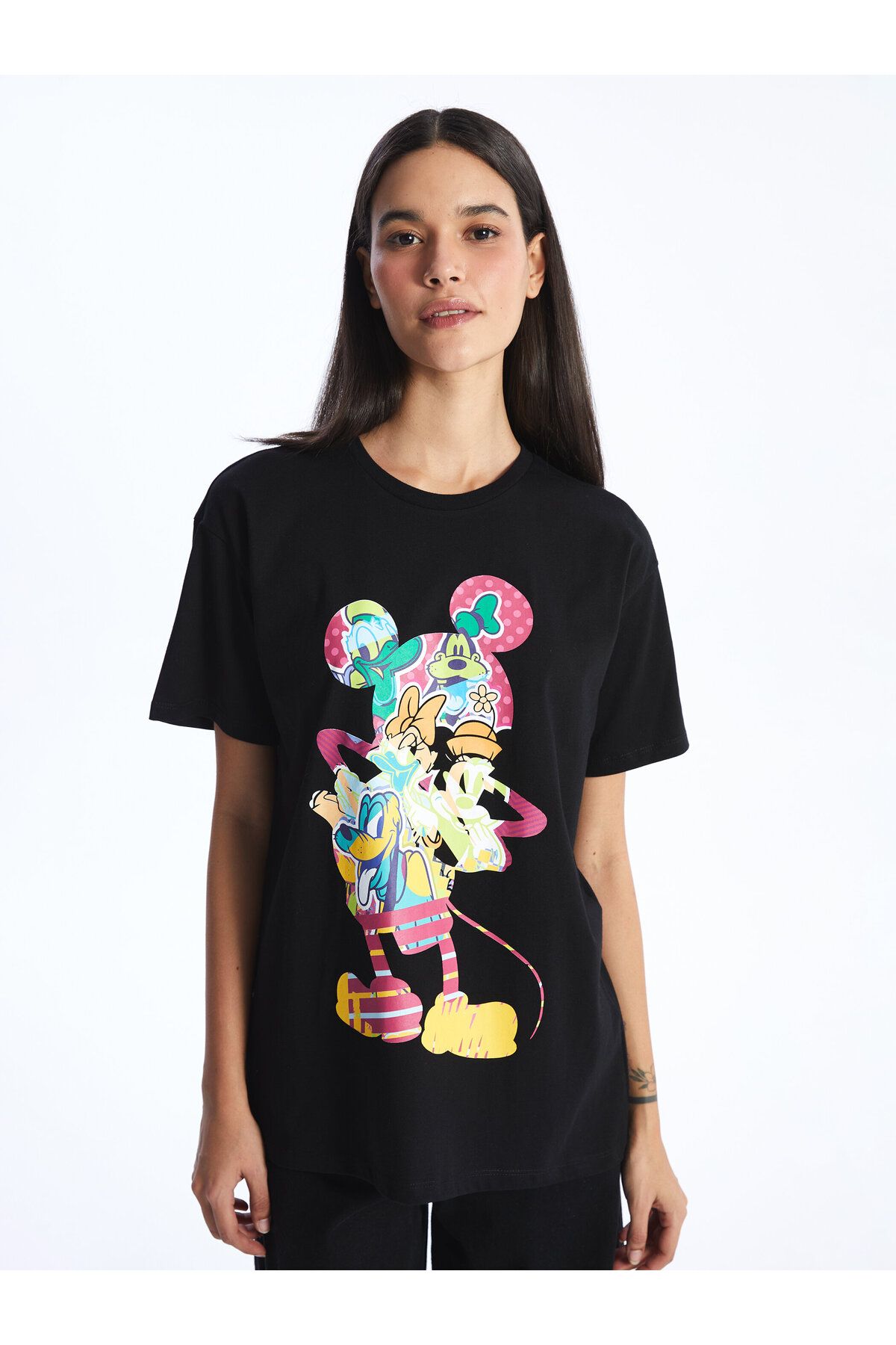 LC Waikiki-Dámske tričko s krátkym rukávom Mickey and Friends s potlačou Crew Neck 1
