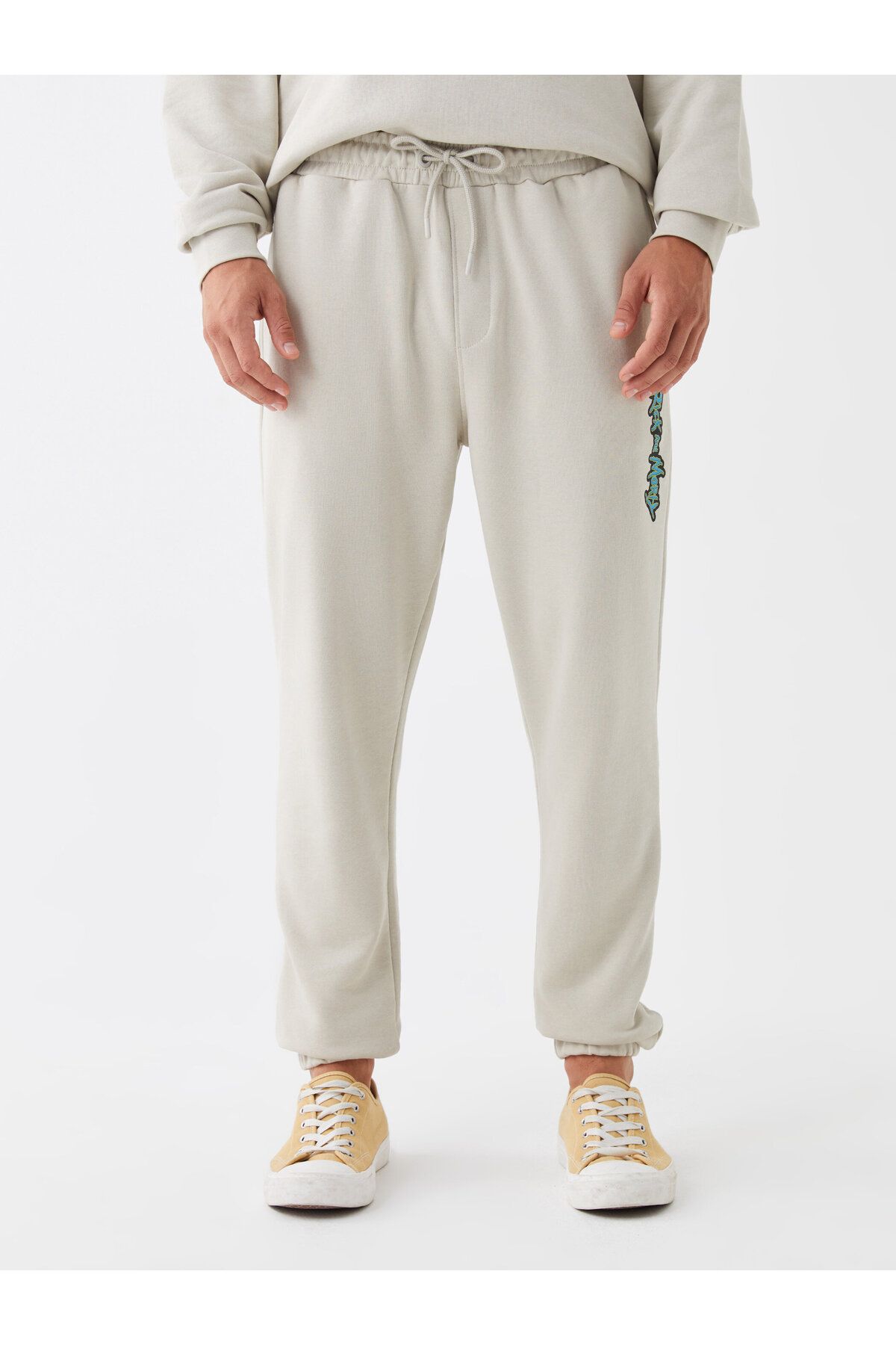 LC Waikiki-Slim Fit Rick and Morty Printed Men's Jogger Sweatpants 4