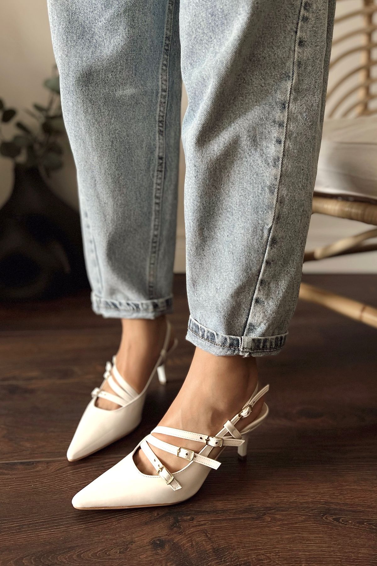 POLKA STORE-Obsession Triple Pointed Toe Three-Striped Buckle White Patent Leather Heeled Women's Shoes 2