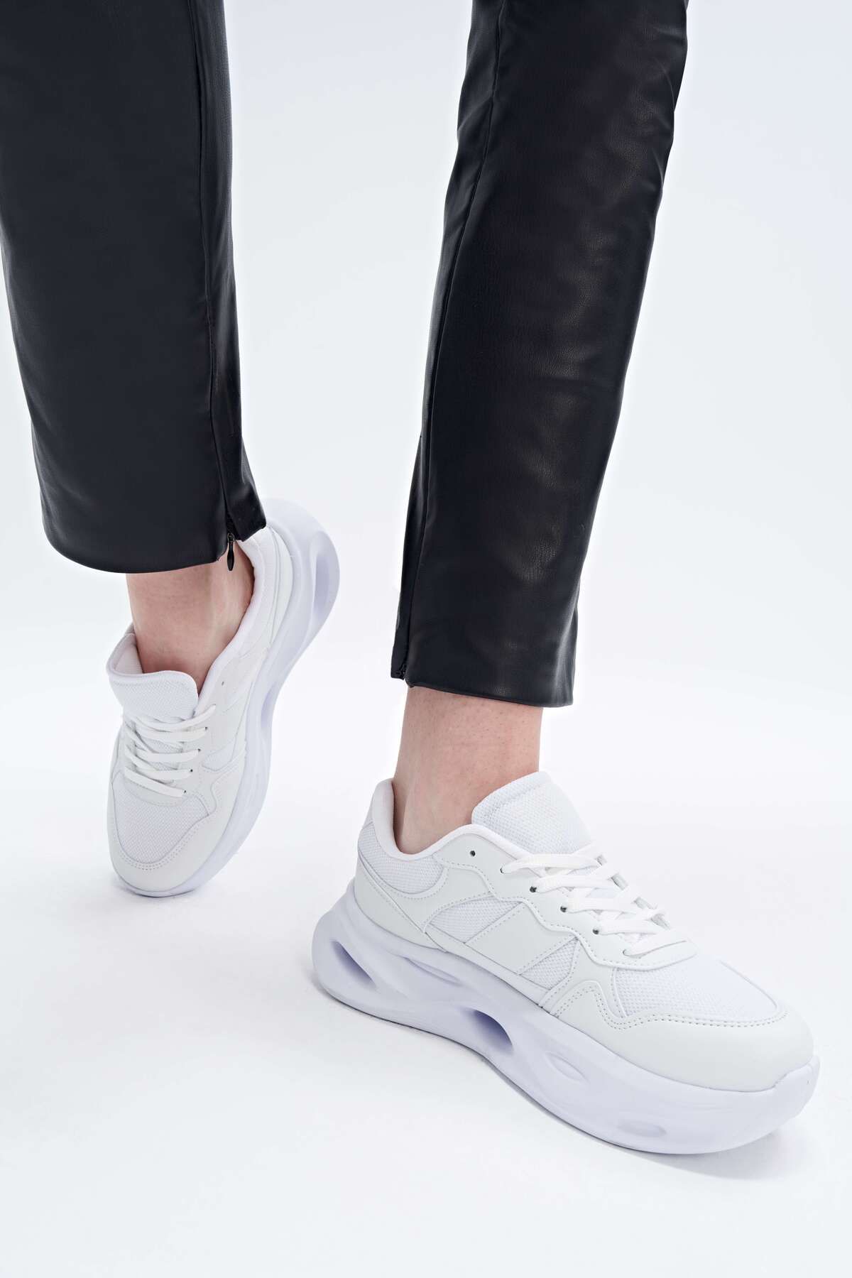 Puma Cali Dream chunky sneakers in white and pink - WHITE | ASOS | Leather sneakers  women, Puma cali, Puma sneakers womens