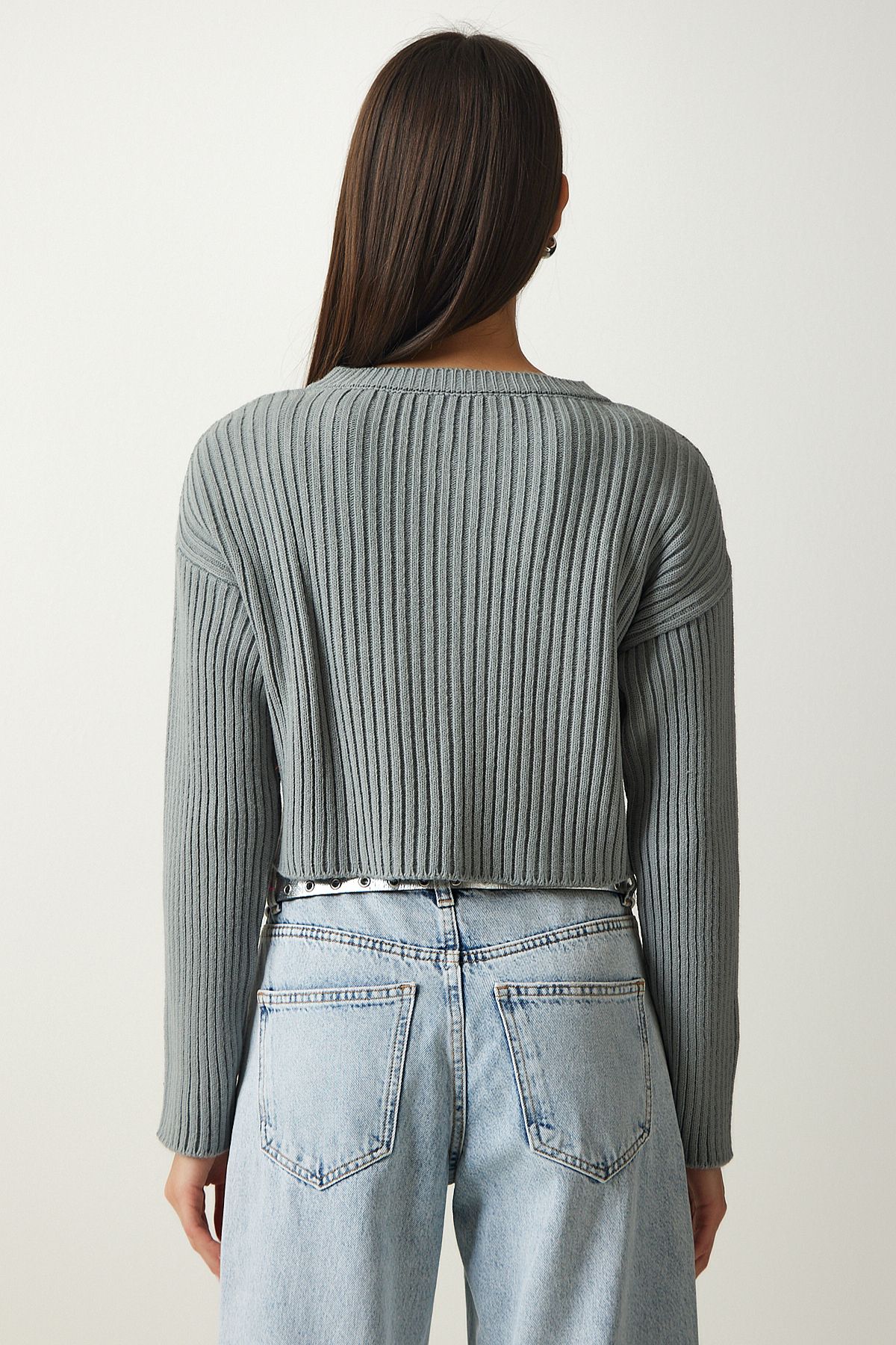 Happiness İstanbul-Gerippter Crop-Strick-Cardigan mit Reißverschluss in Stone für Damen PF00053 6