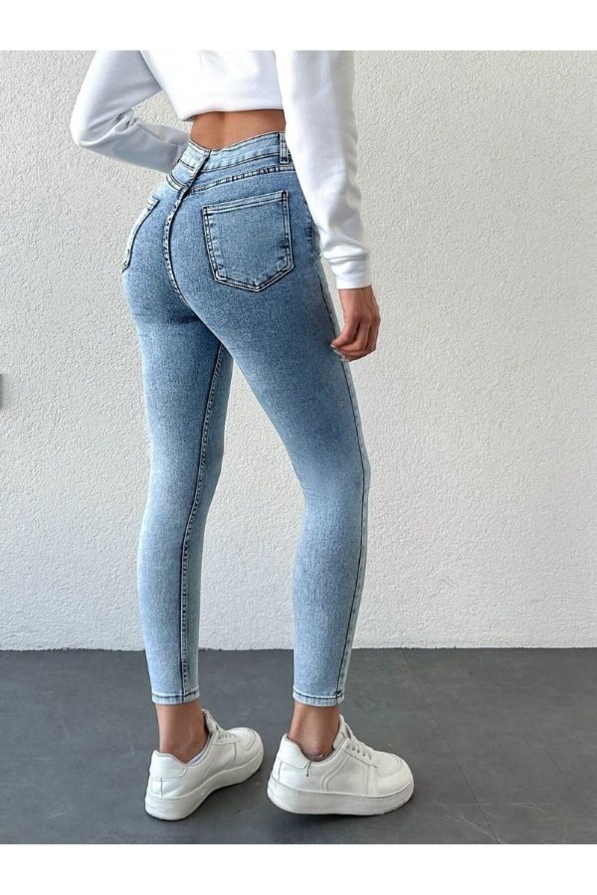 https://cdn.dsmcdn.com/ty1127/product/media/images/prod/SPM/PIM/20240107/14/9eb4e765-53b8-3fb8-967e-e4feb6c31892/1_org_zoom.jpg