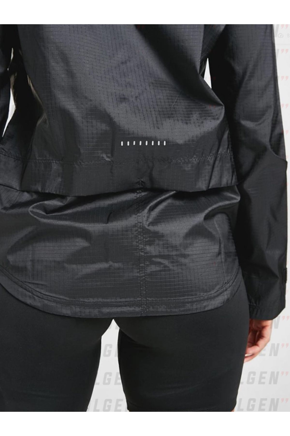 Nike running essentials hot sale jacket in black