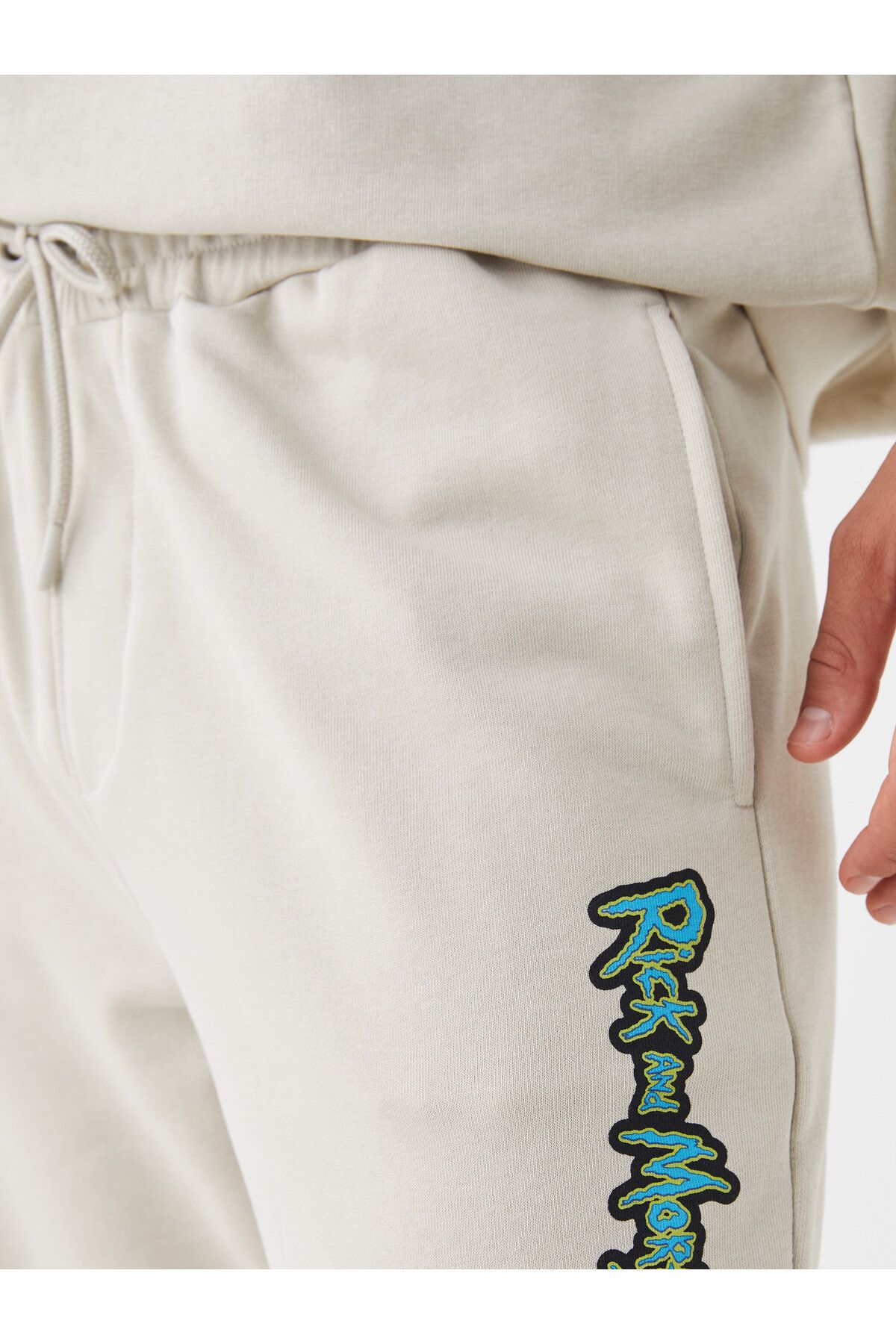 LC Waikiki-Slim Fit Rick and Morty Printed Men's Jogger Sweatpants 3