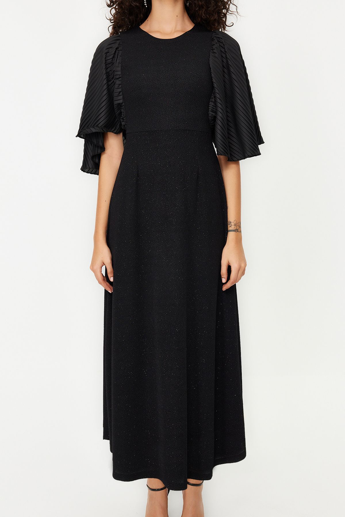 Trendyol Modest-Schwarzes, glitzerndes, elegantes Abendkleid mit Fledermausärmeln TCTSS24DB00042 5