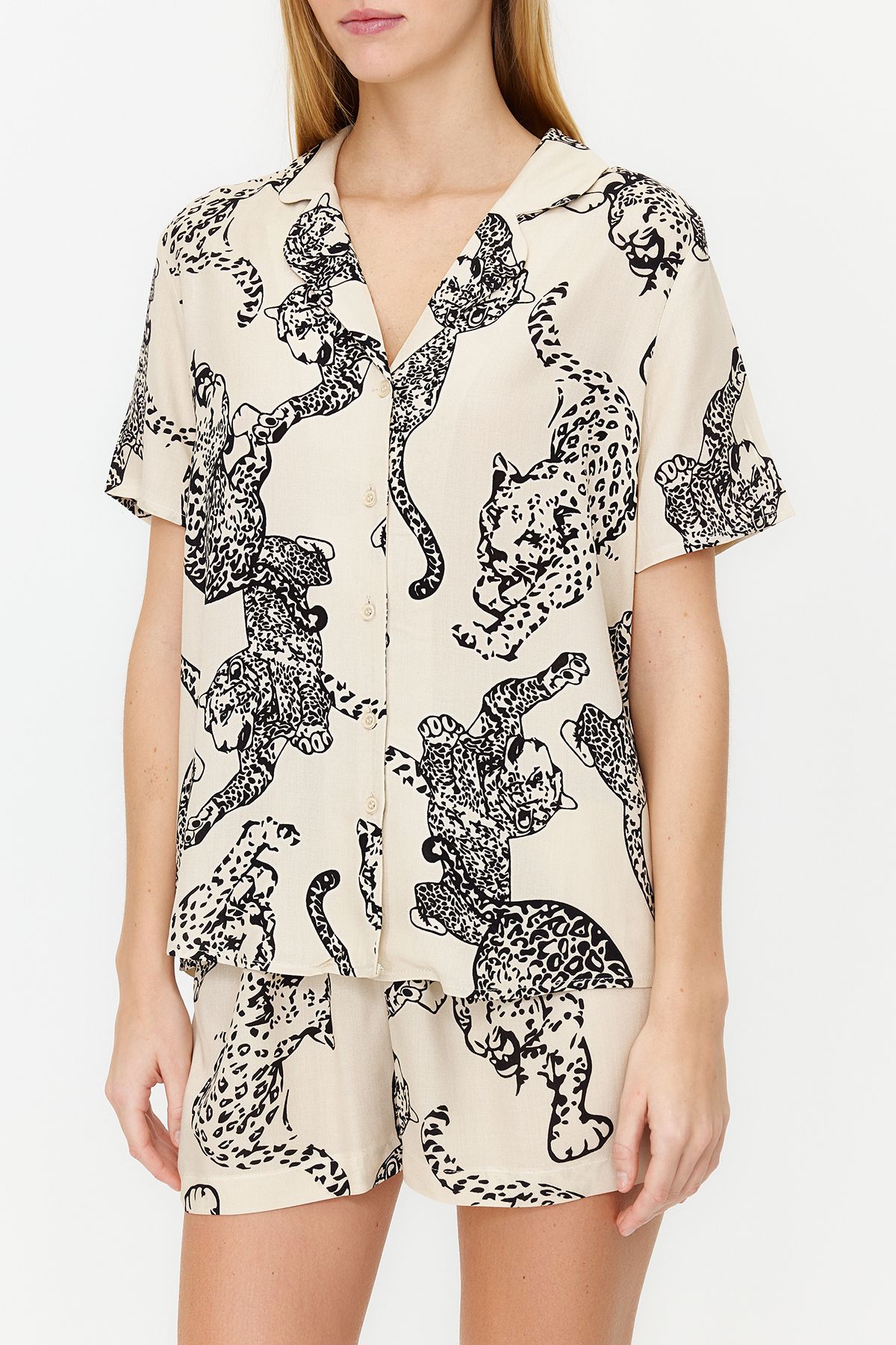 Trendyol Collection-Krémový tygří vzor s viskózovými šortkami Tkaný pyžamový set THMSS24PT00011 4