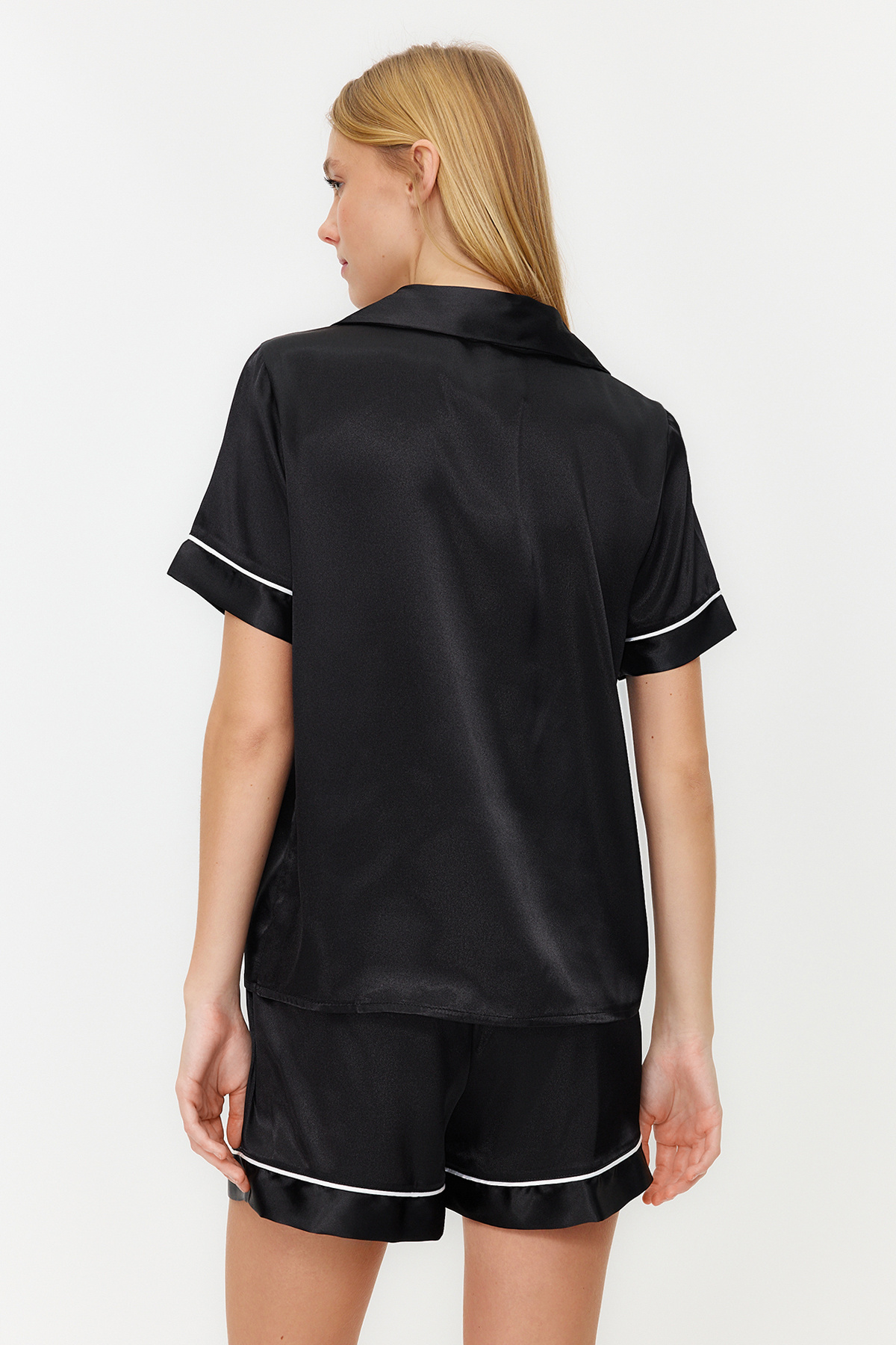 Trendyolmilla  Siyah Biye Detaylı Saten Şortlu Dokuma Pijama Takımı THMSS24PT00026 - Görsel 7